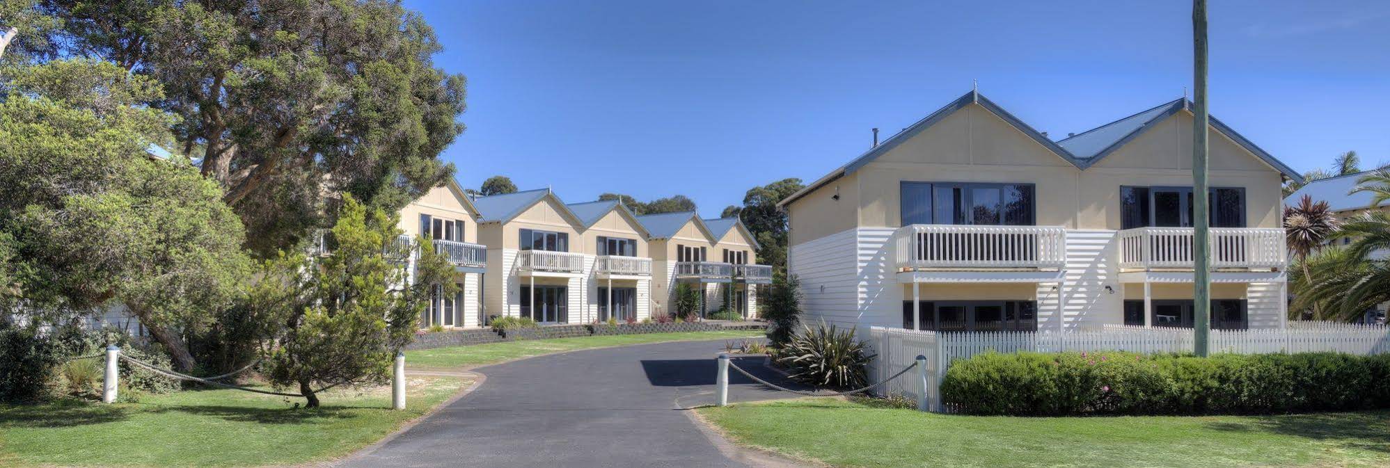 Boathouse Resort Motel