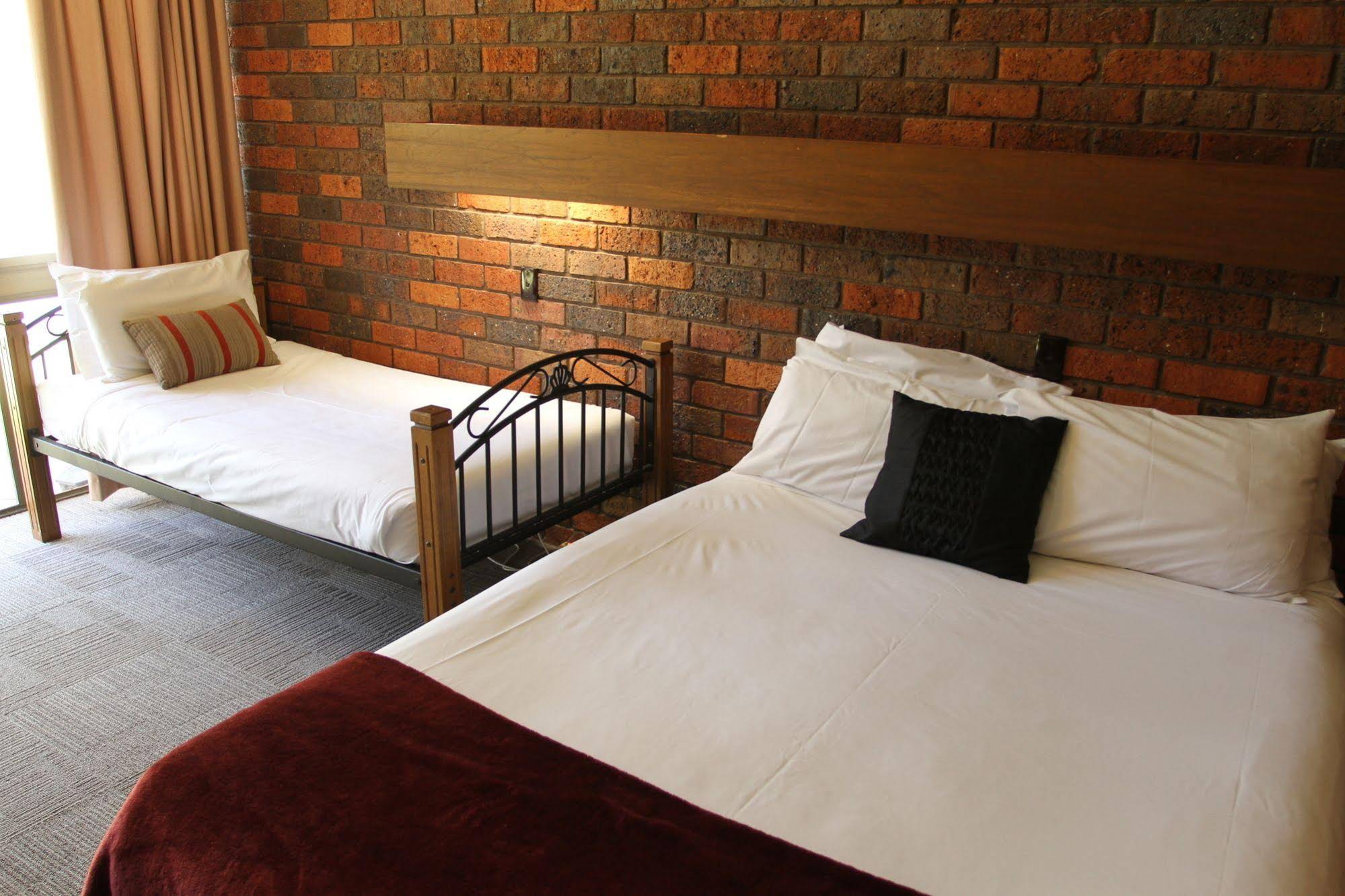 Bonnie Doon Hotel