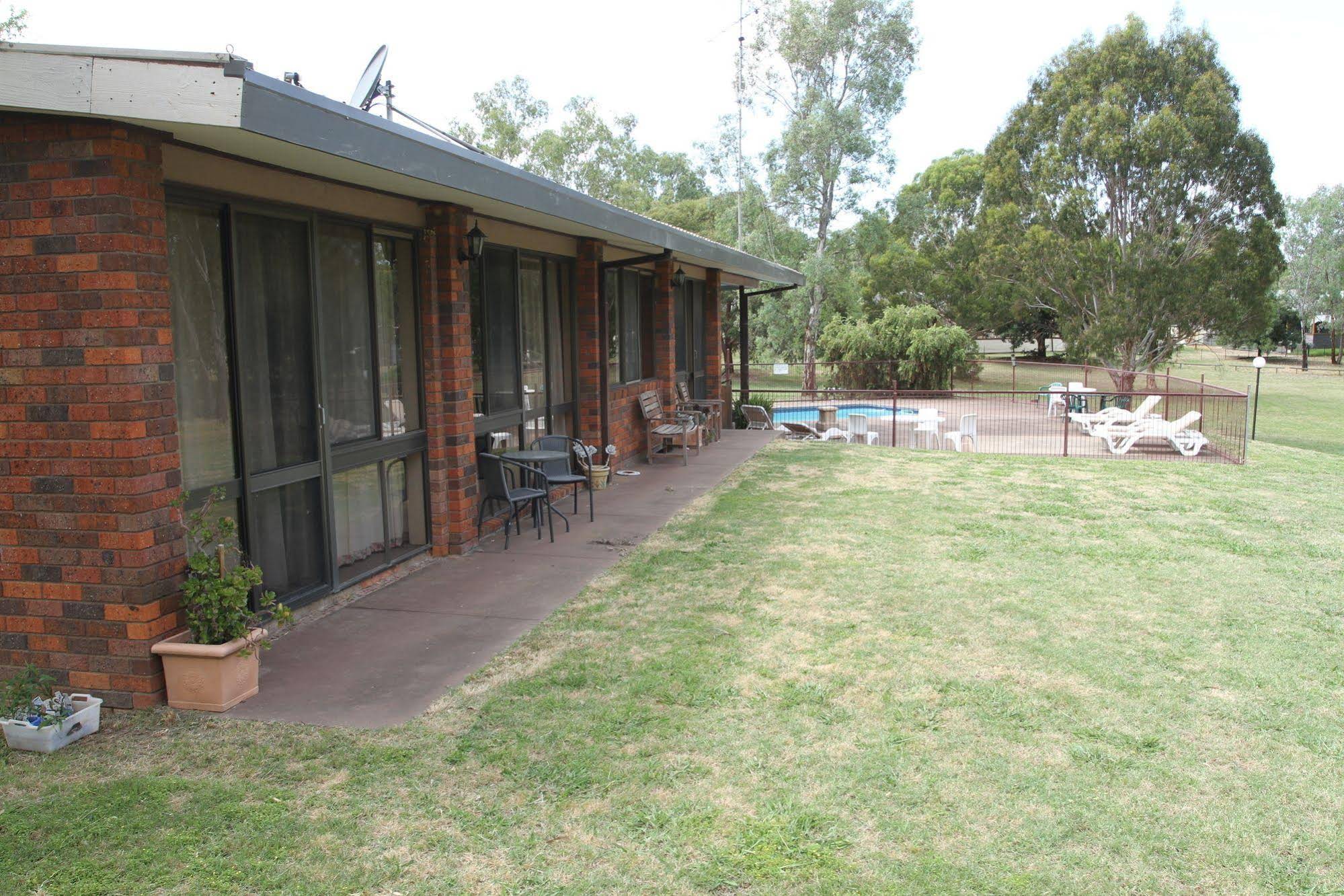 Bonnie Doon Hotel