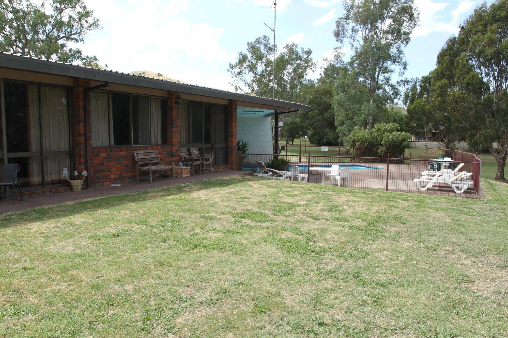 Bonnie Doon Hotel
