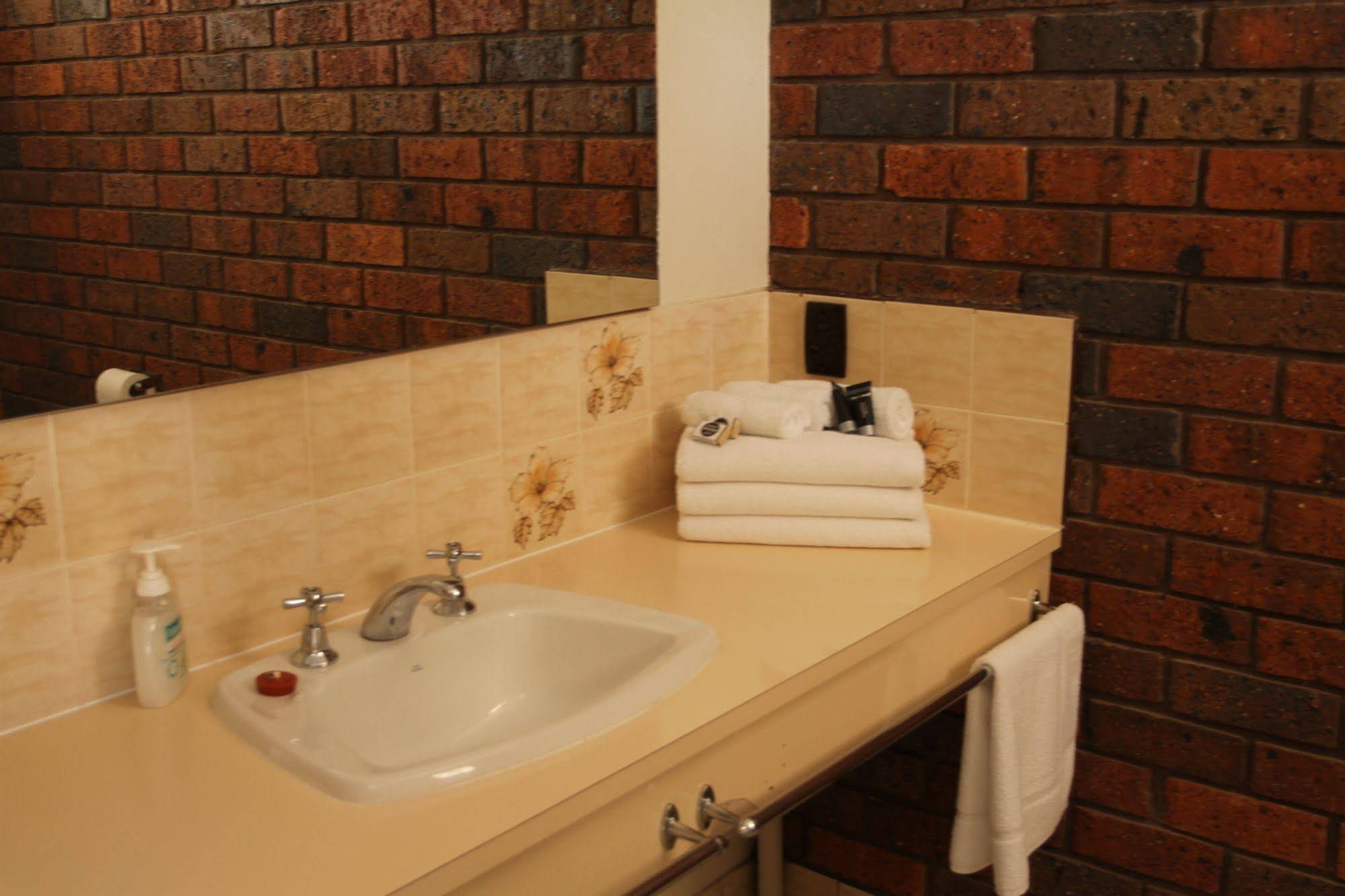 Bonnie Doon Hotel