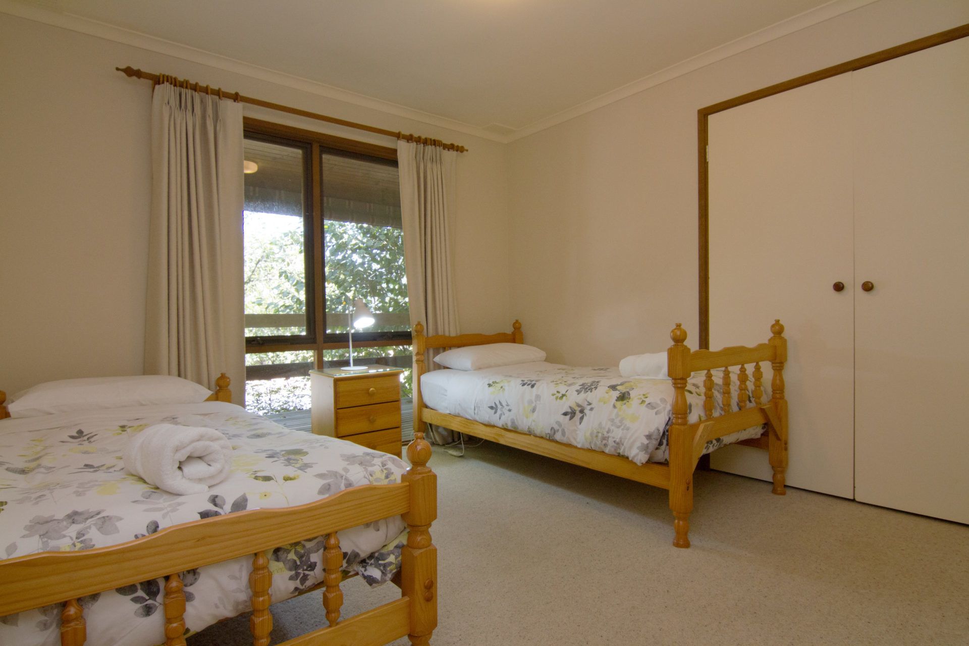 Alrima Lodge Bright