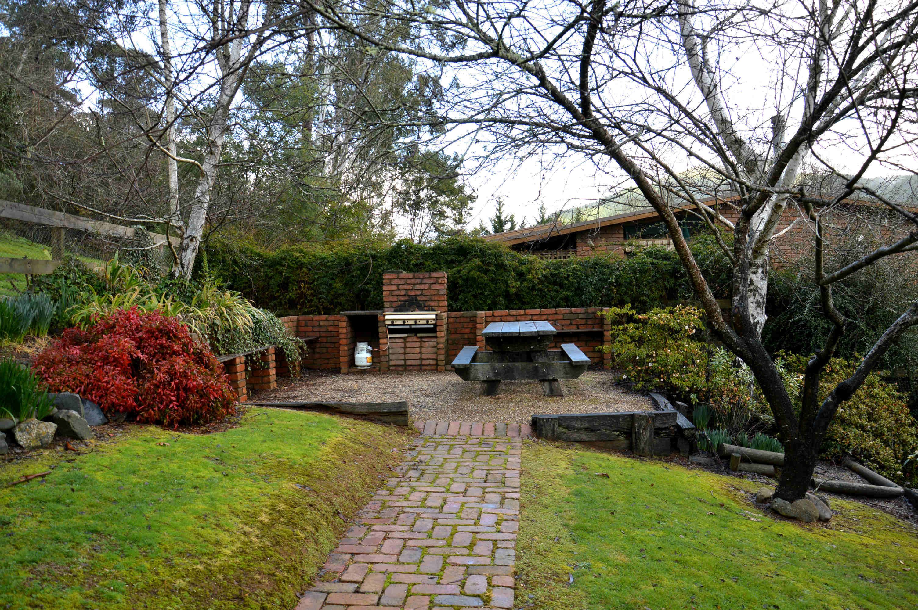 Alrima Lodge Bright
