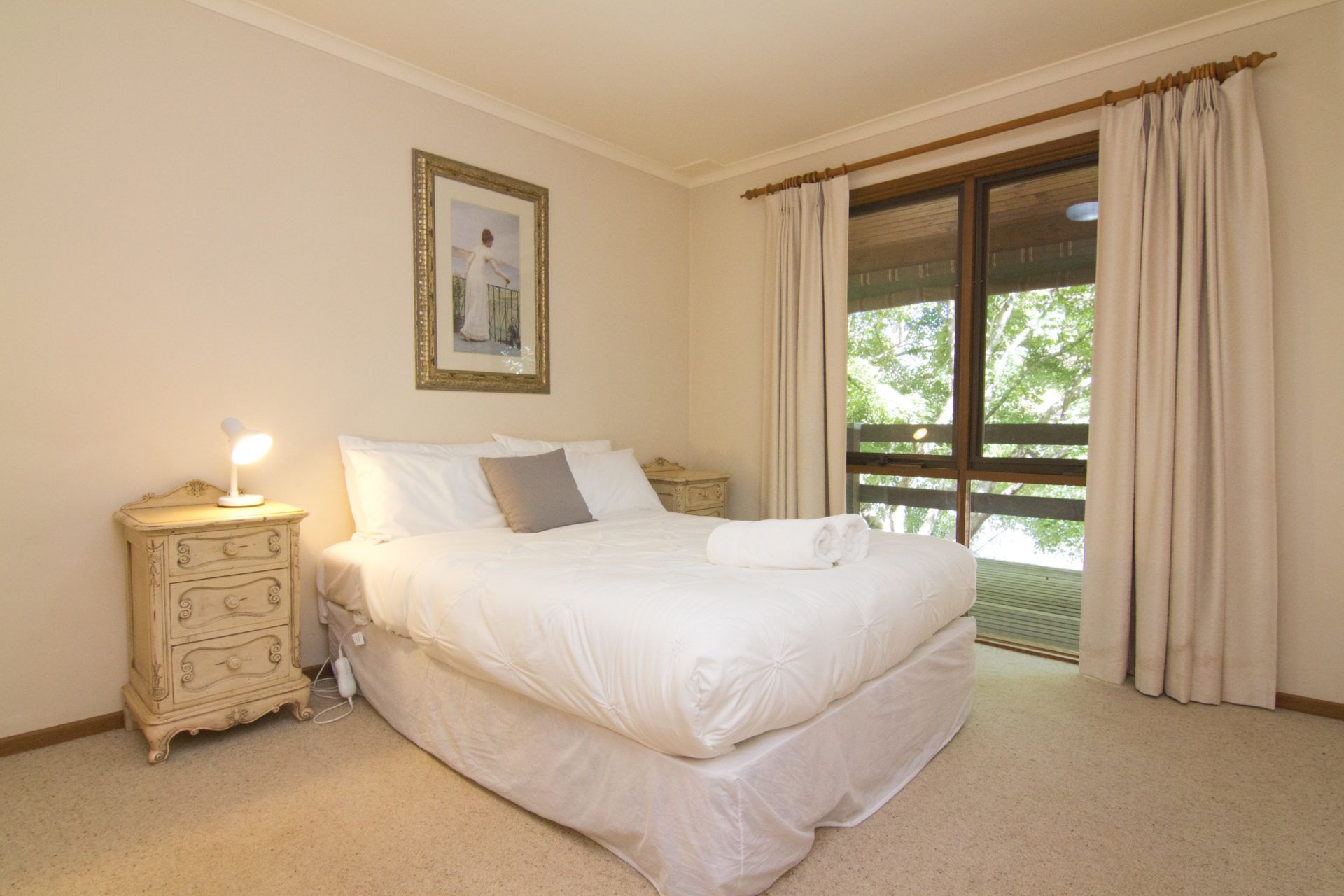 Alrima Lodge Bright