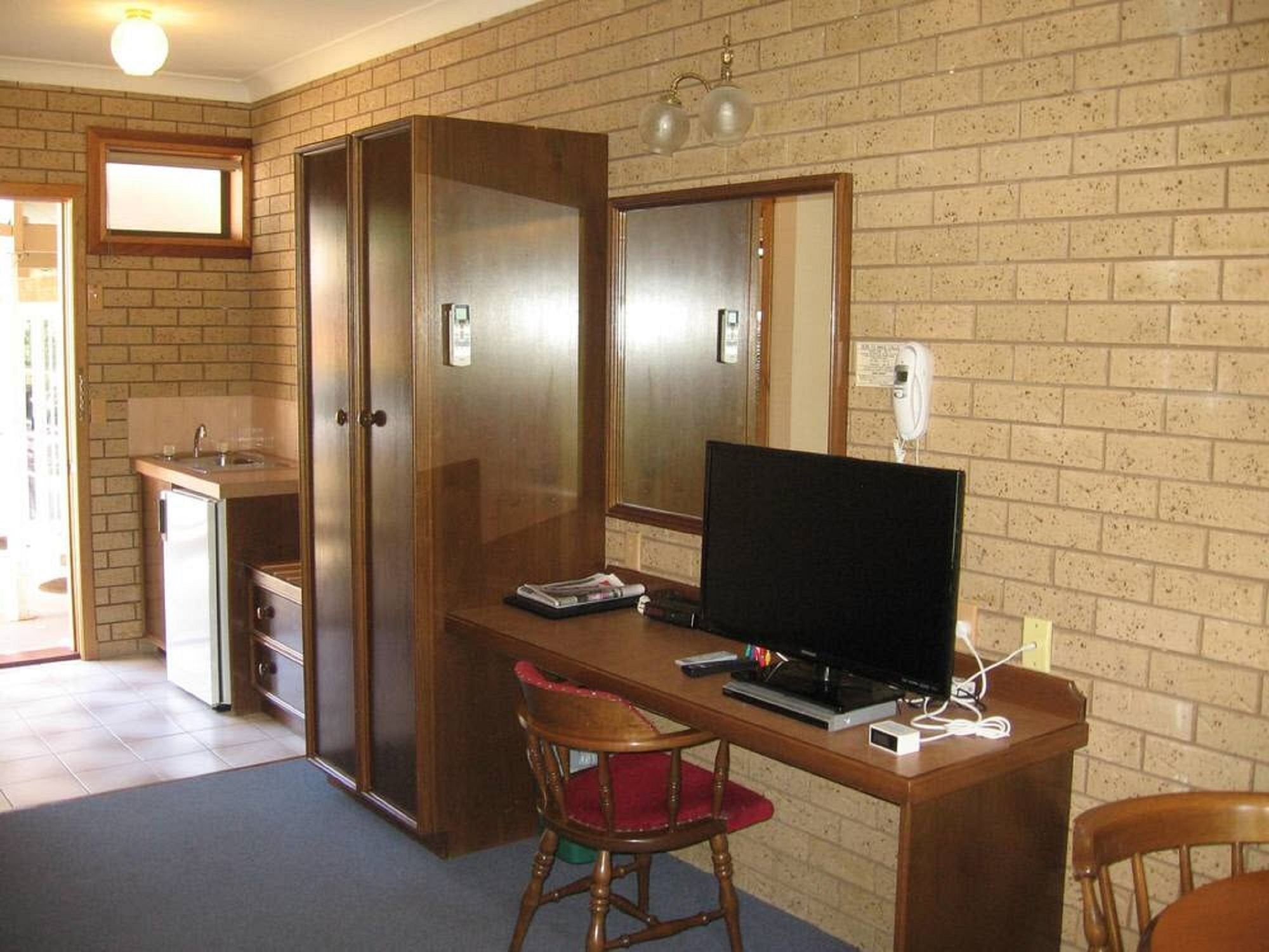 Barrass's John Bright Motor Inn
