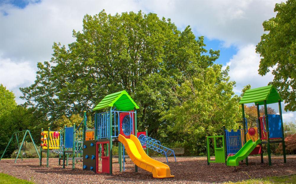 Lakes And Craters Holiday Park