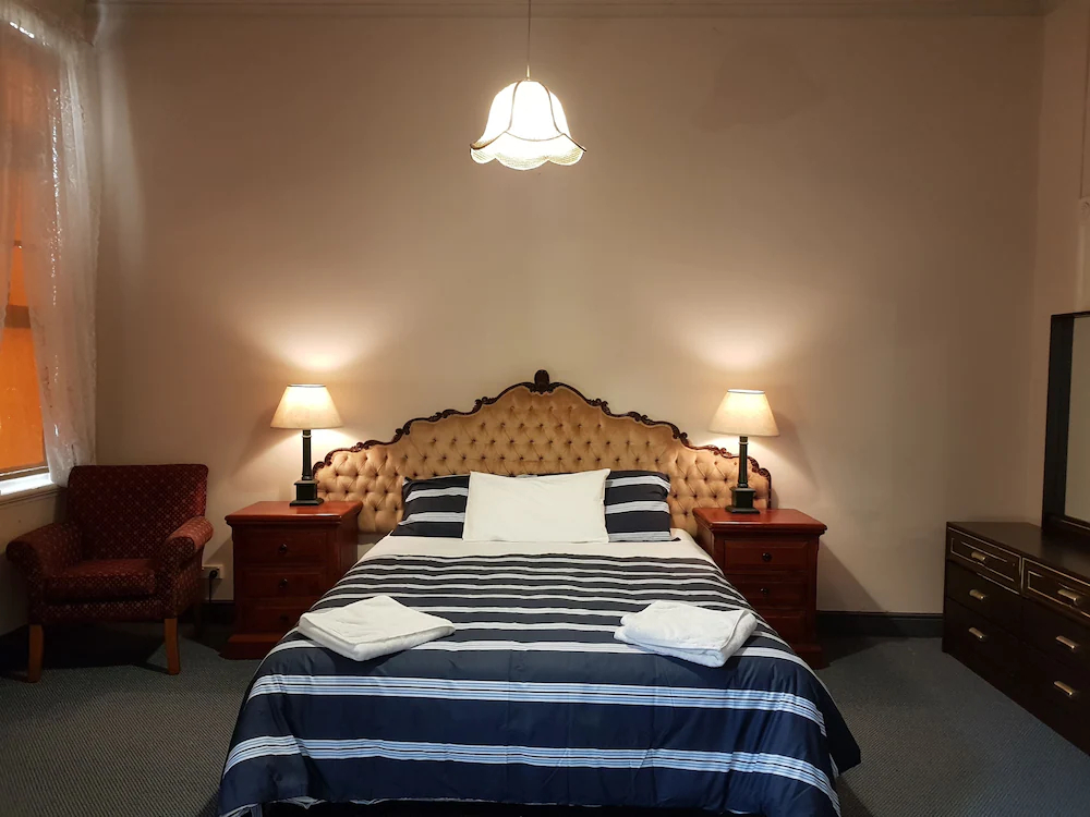 Madden's Commercial Hotel