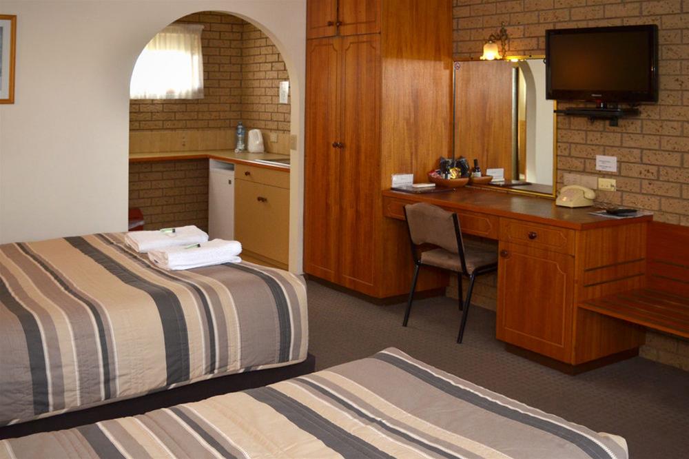 Manifold Motor Inn