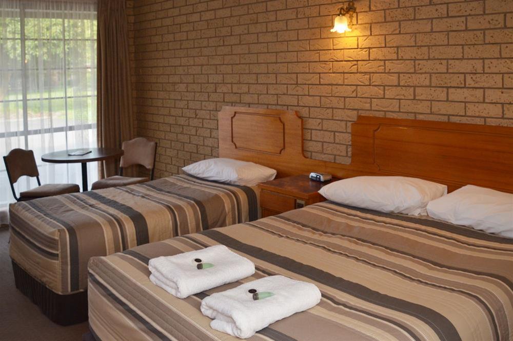 Manifold Motor Inn
