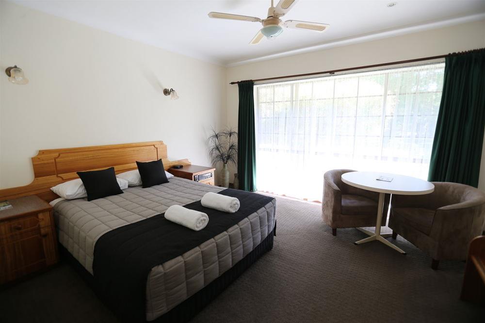 Manifold Motor Inn
