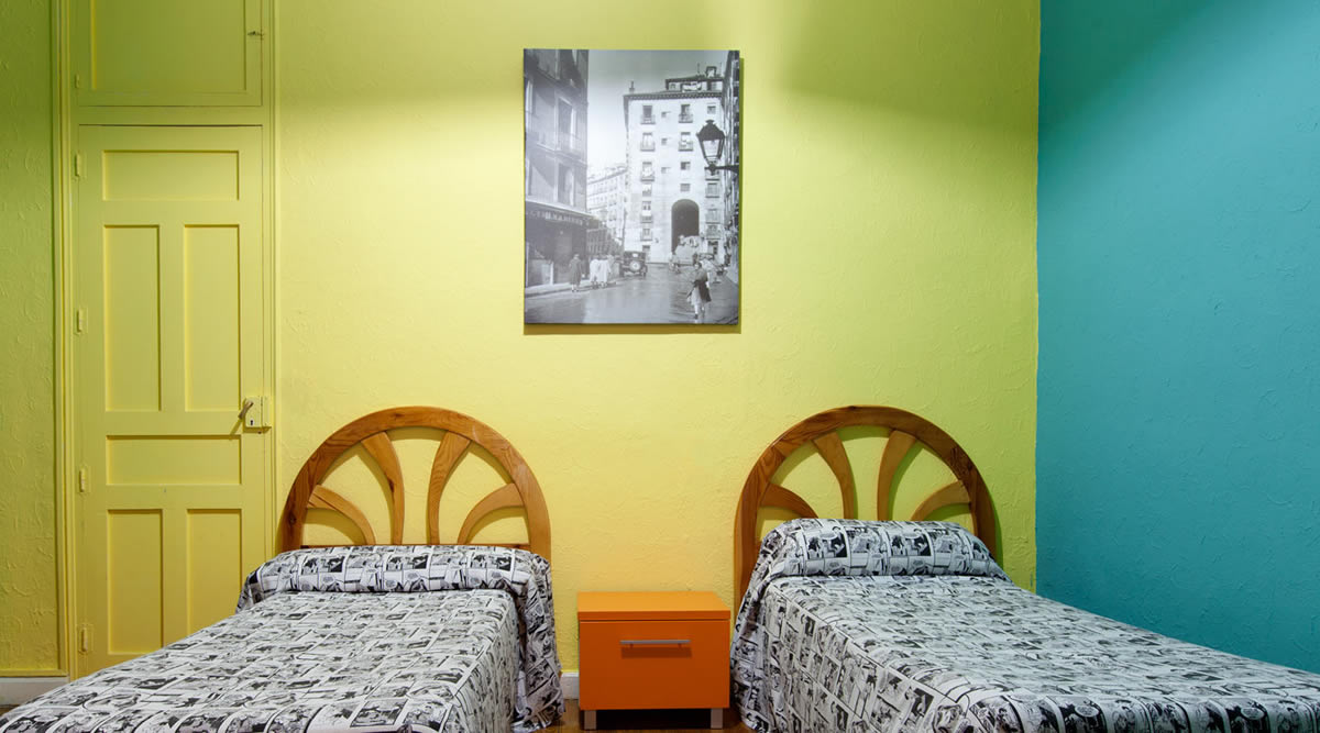 12 Rooms Hostal