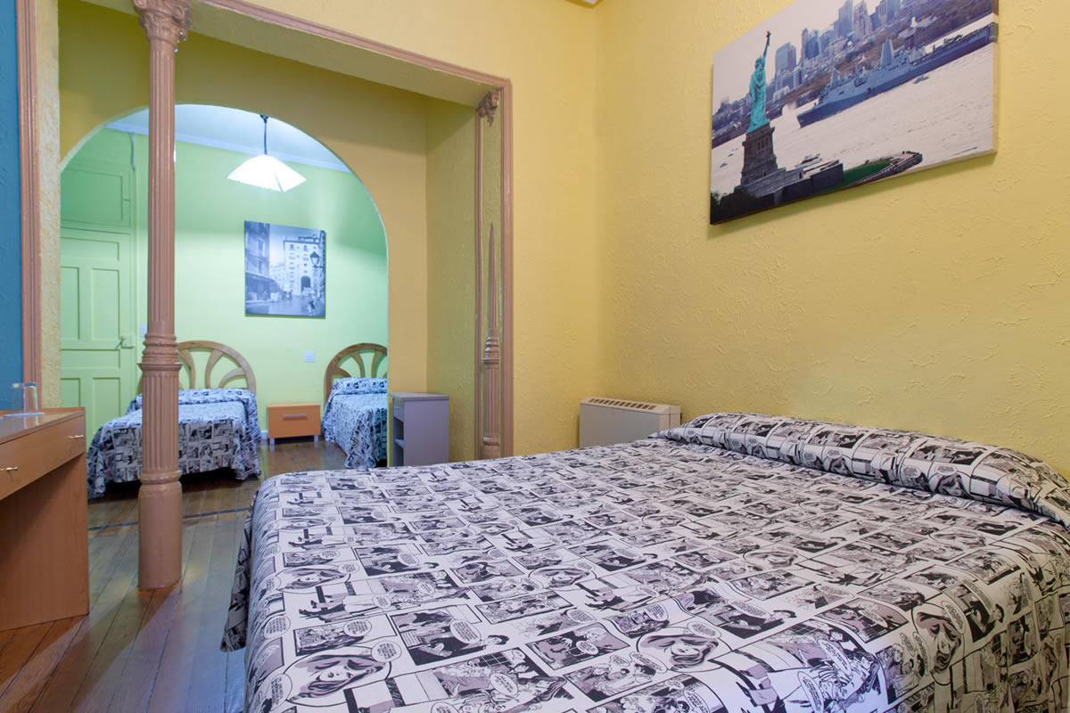 12 Rooms Hostal