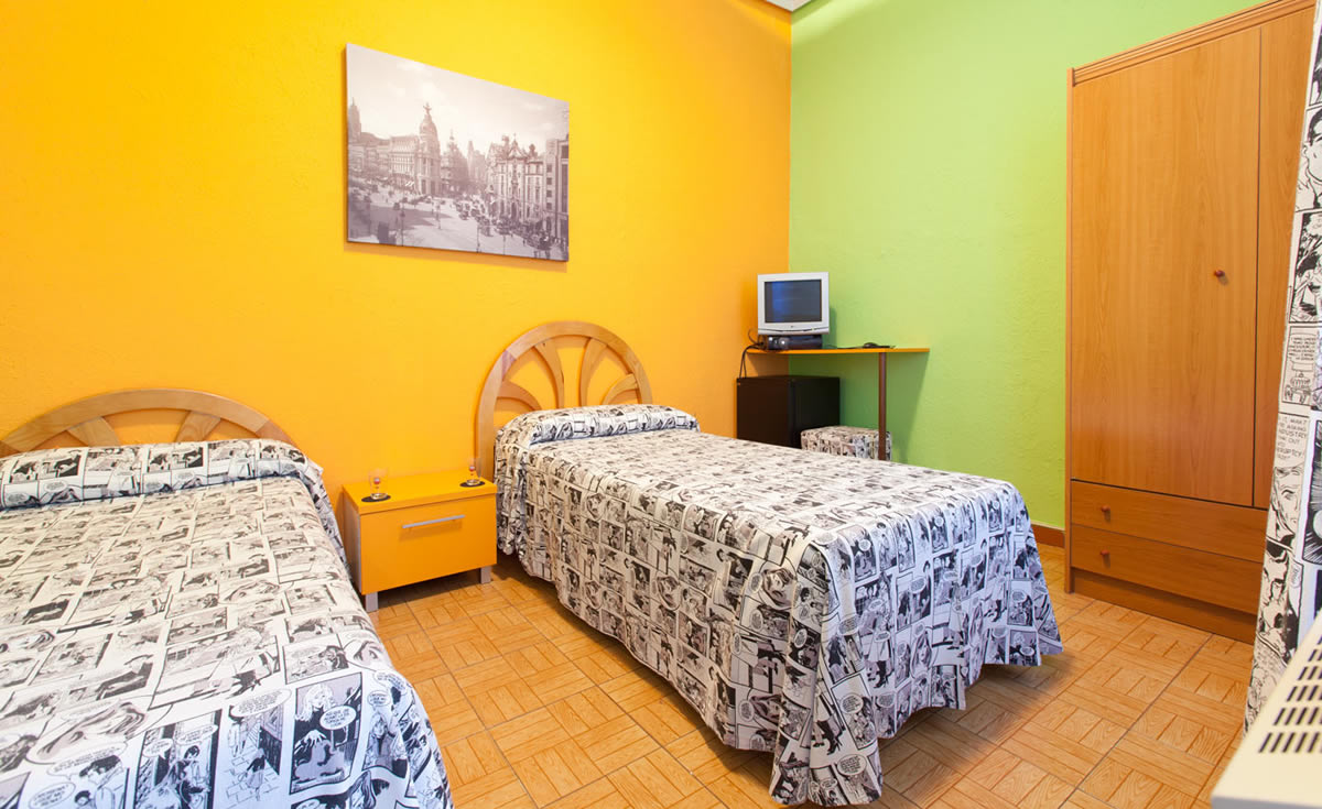 12 Rooms Hostal