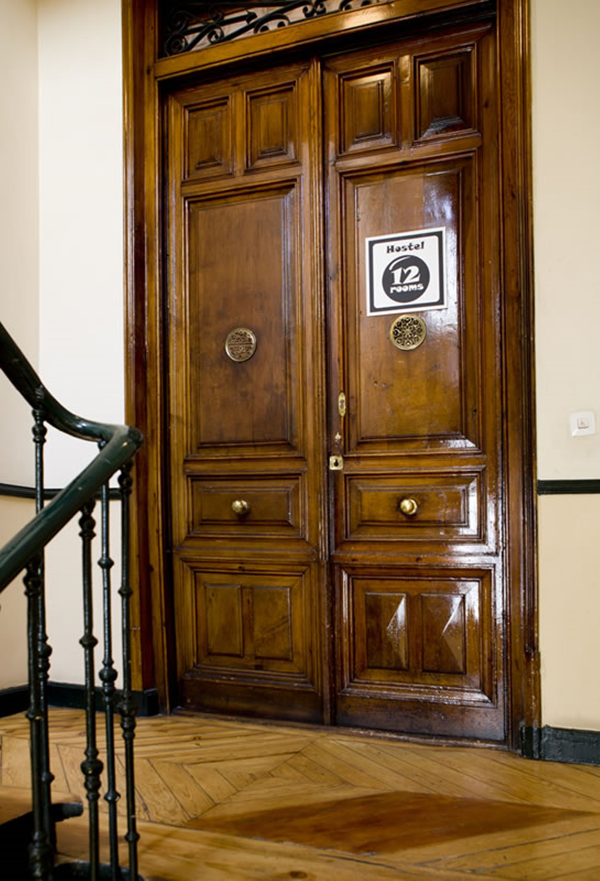 12 Rooms Hostal