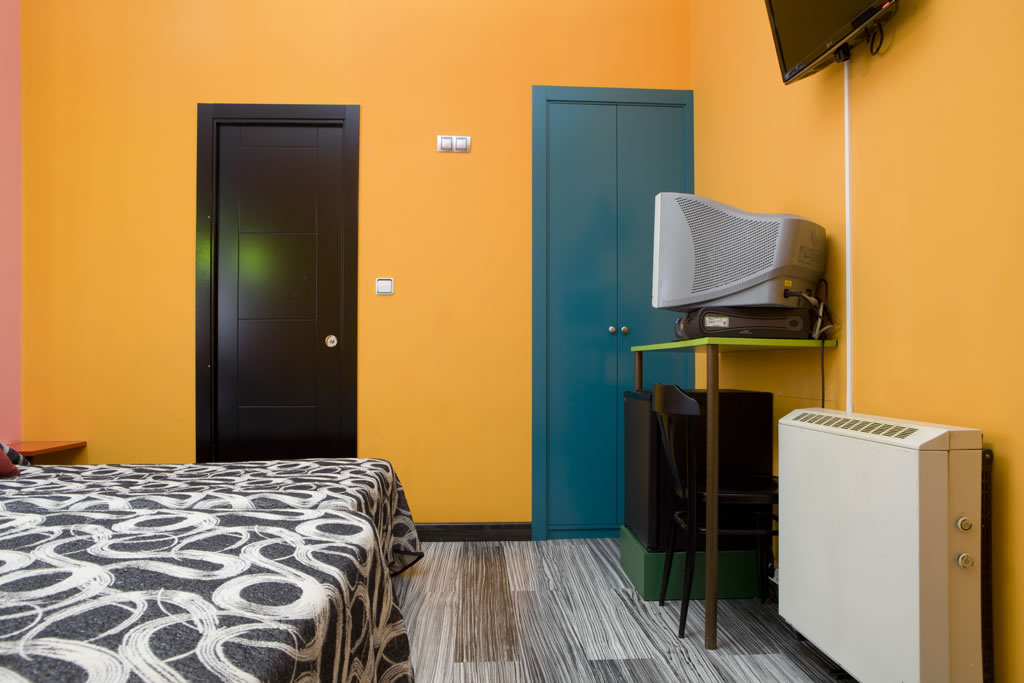 12 Rooms Hostal