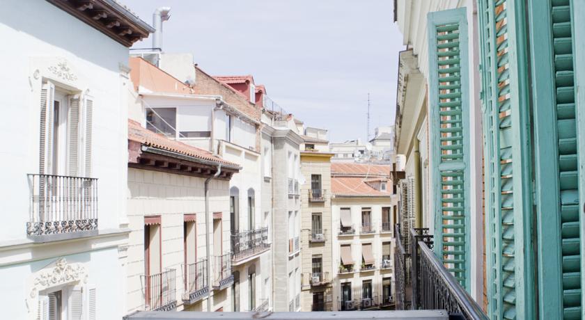 12 Rooms Hostal