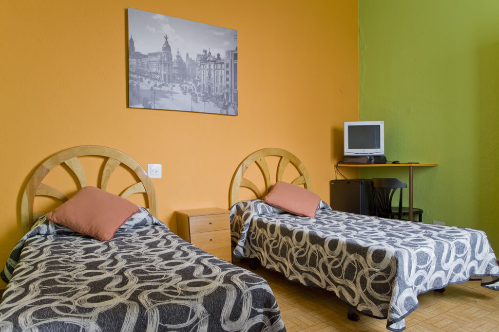 12 Rooms Hostal