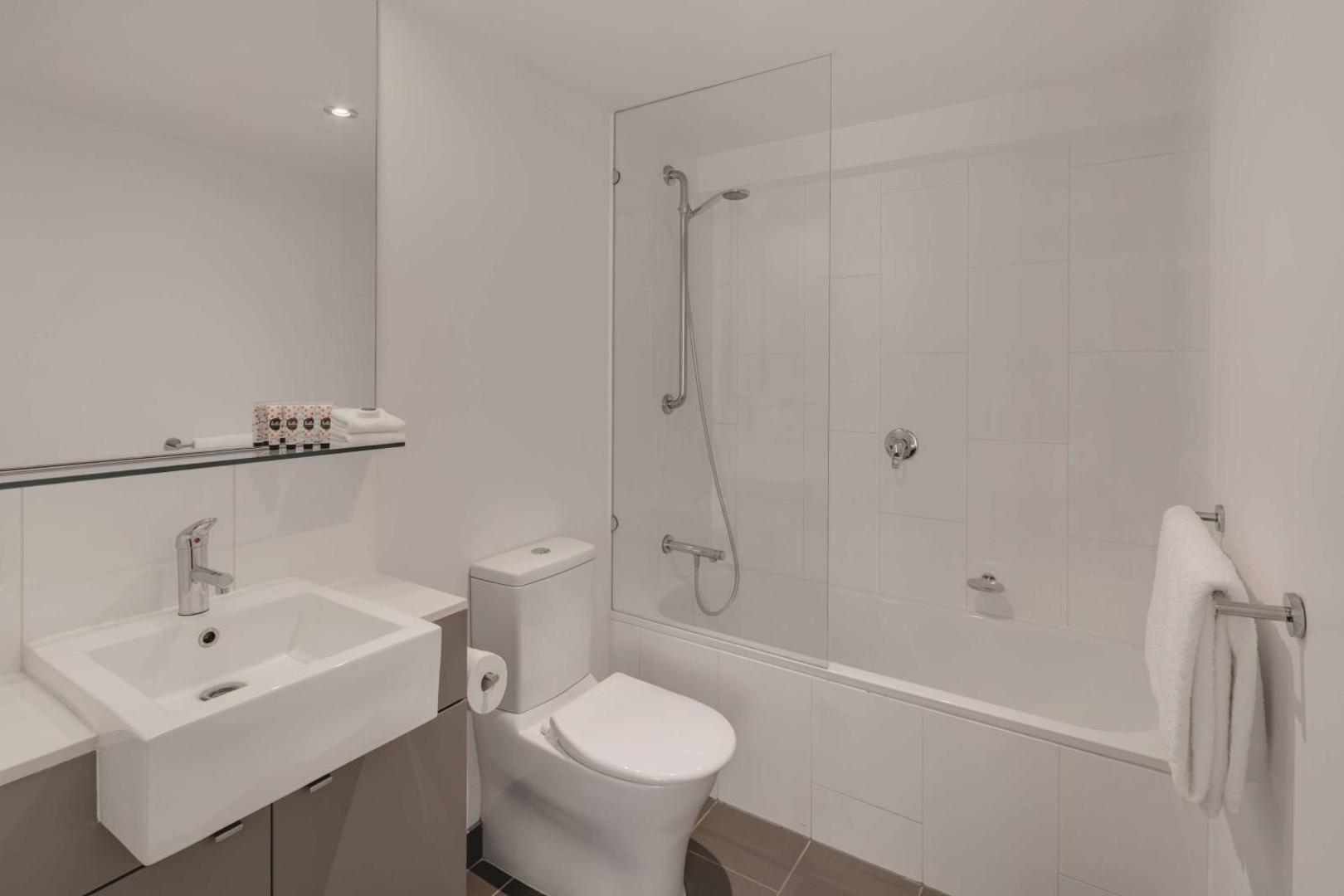 Travelodge Hotel Melbourne Docklands