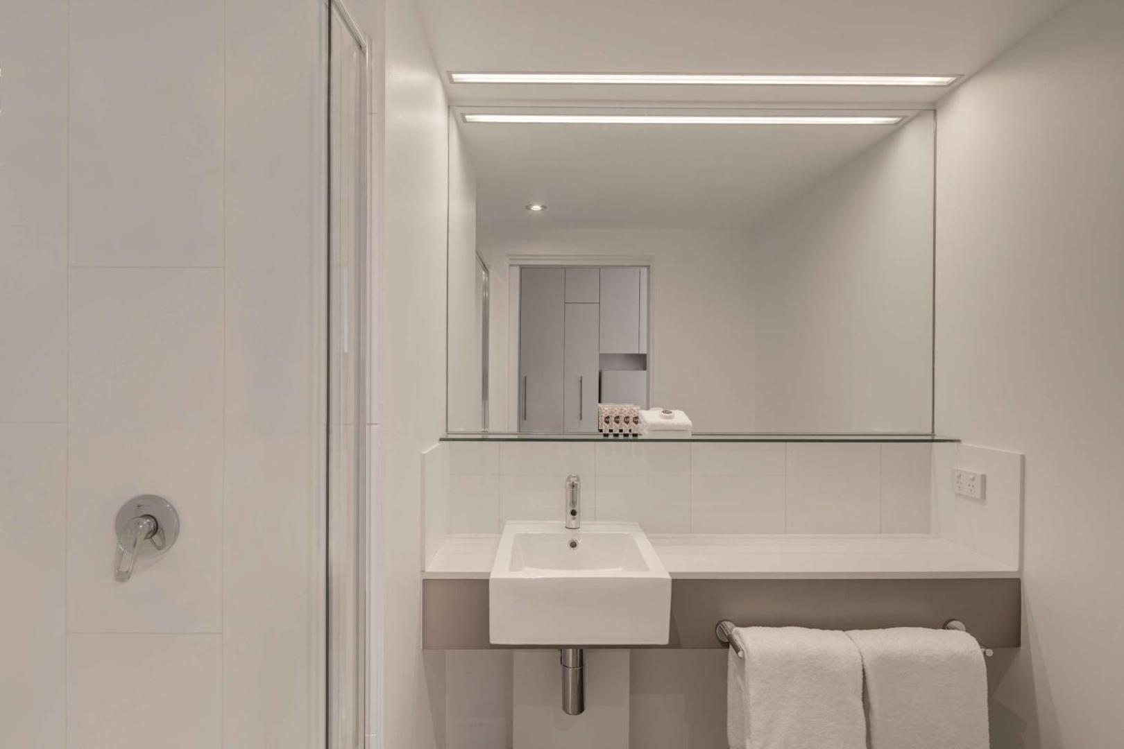 Travelodge Hotel Melbourne Docklands