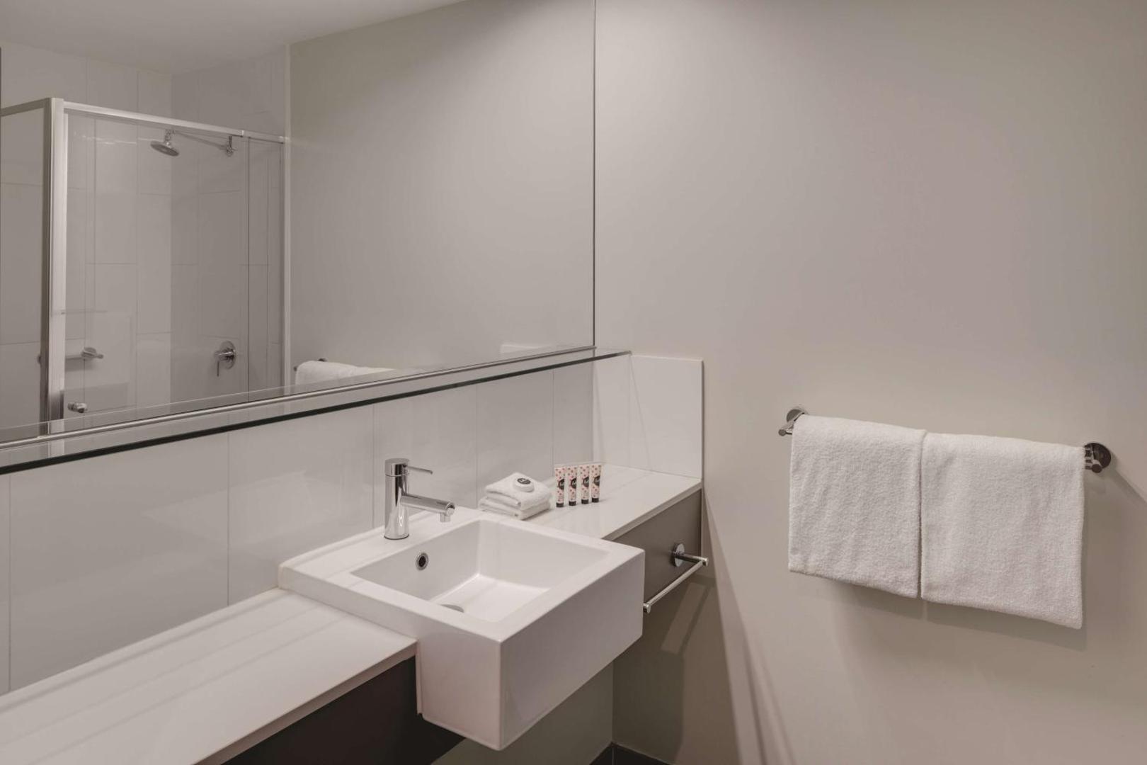 Travelodge Hotel Melbourne Docklands