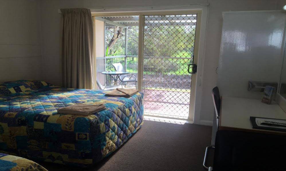 Donald Riverside Motel