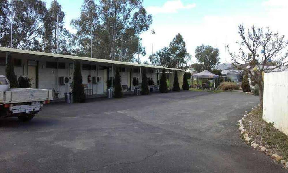Donald Riverside Motel