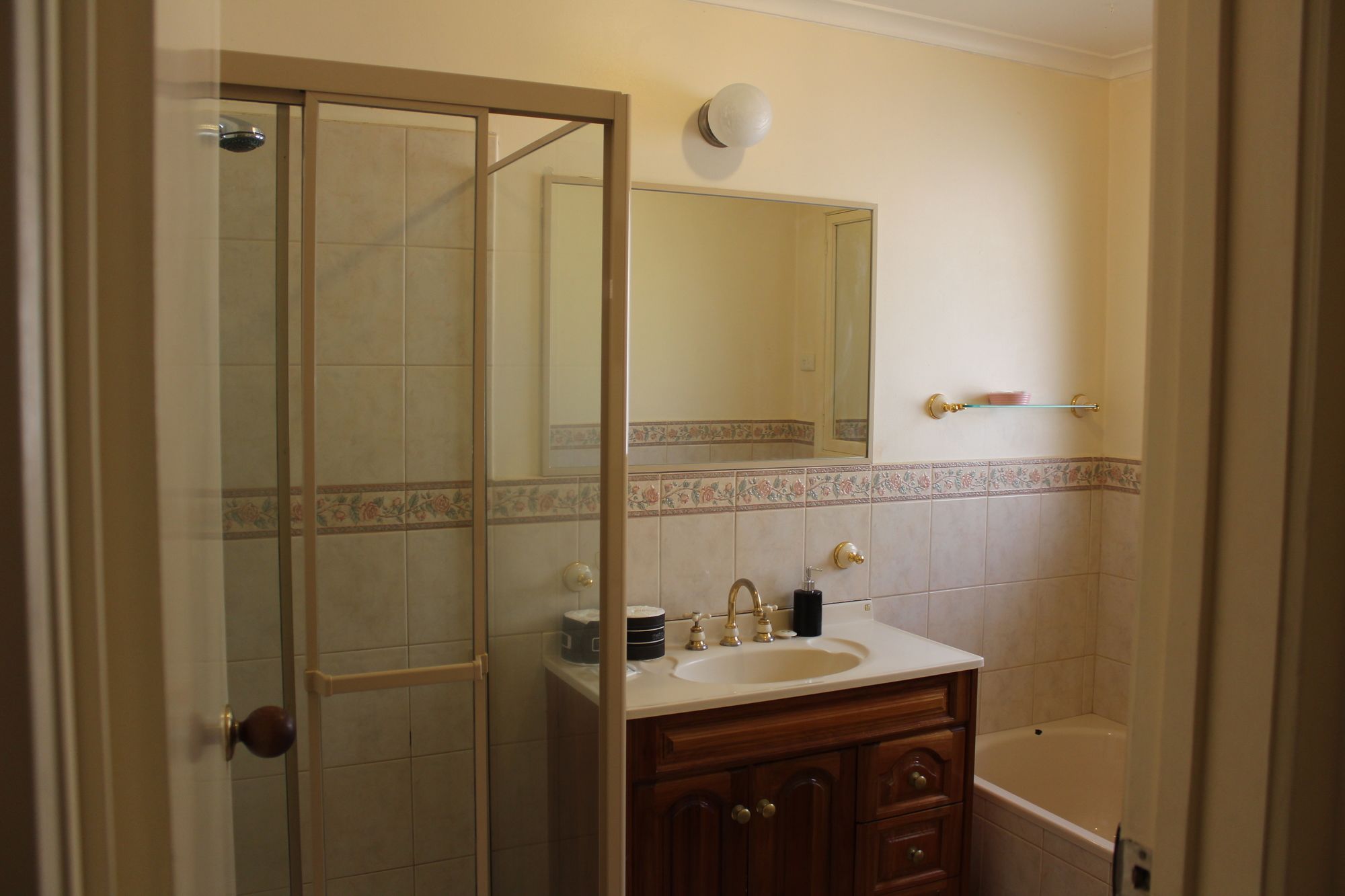 Australian Home Away @ East Doncaster Pine Hill