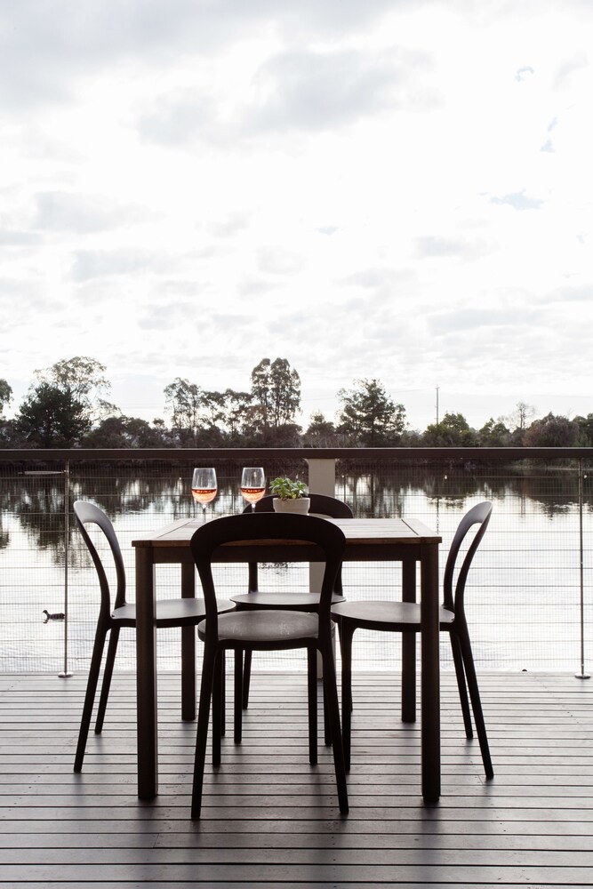 Lakeside Villas at Crittenden Estate