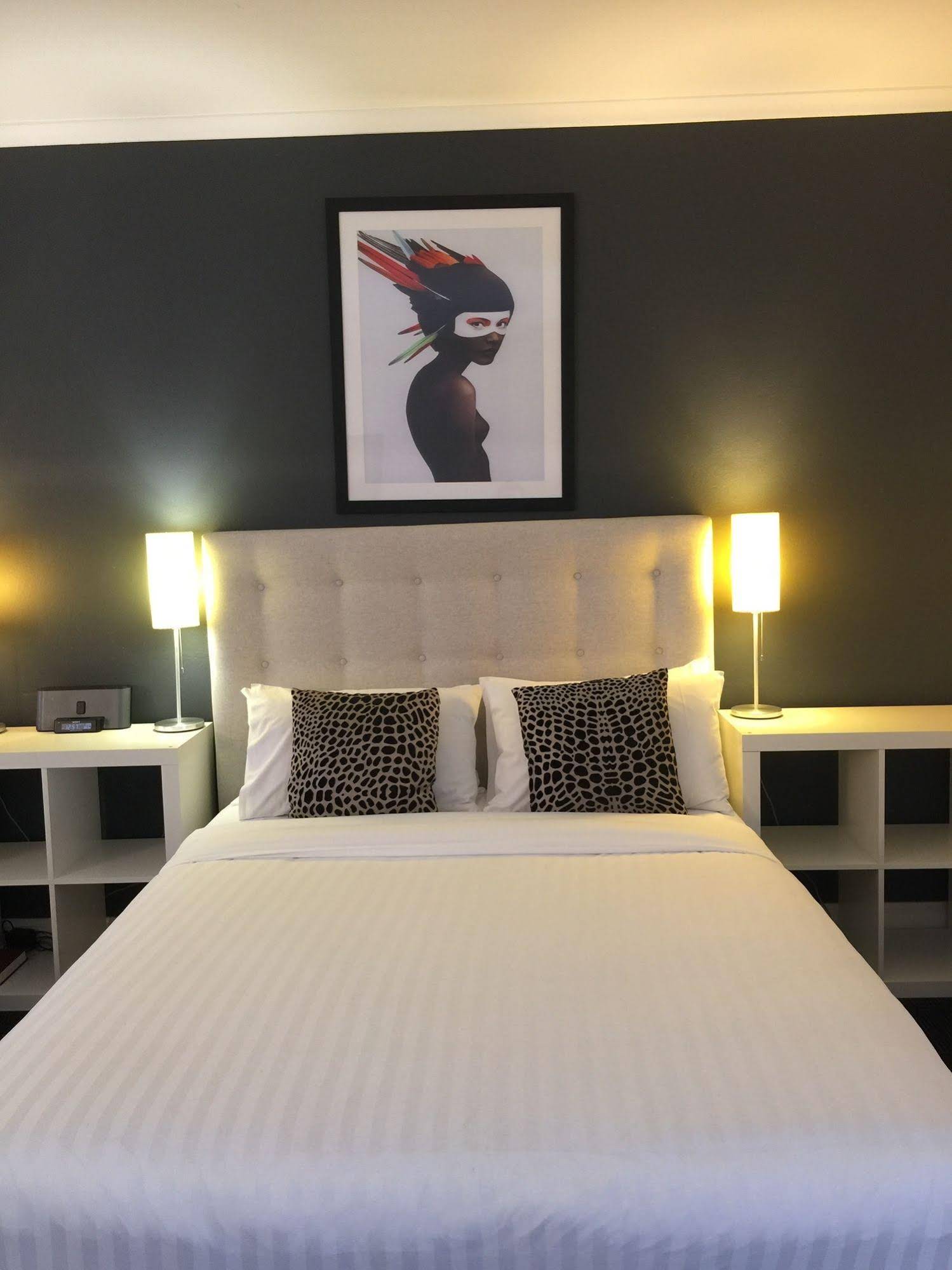 Caledonian Hotel Motel