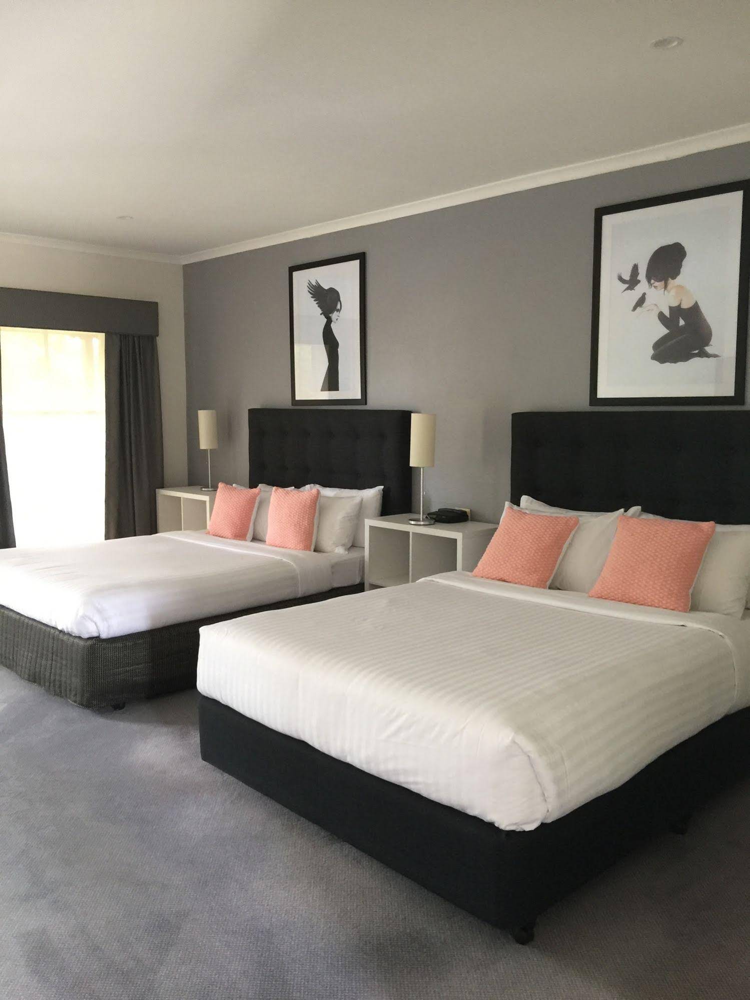 Caledonian Hotel Motel