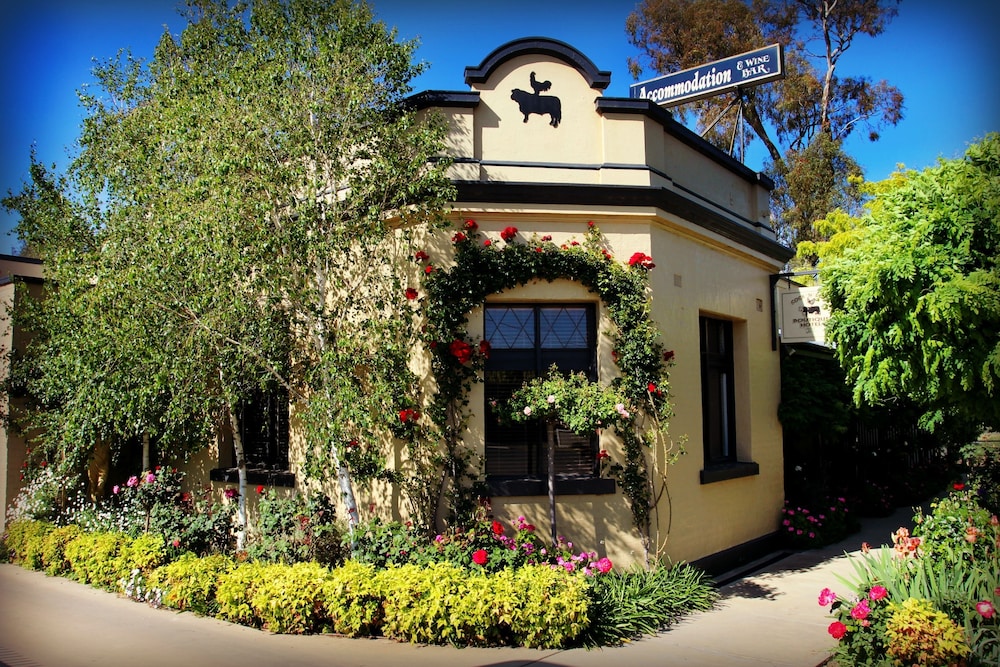 Cocknbull Boutique Hotel
