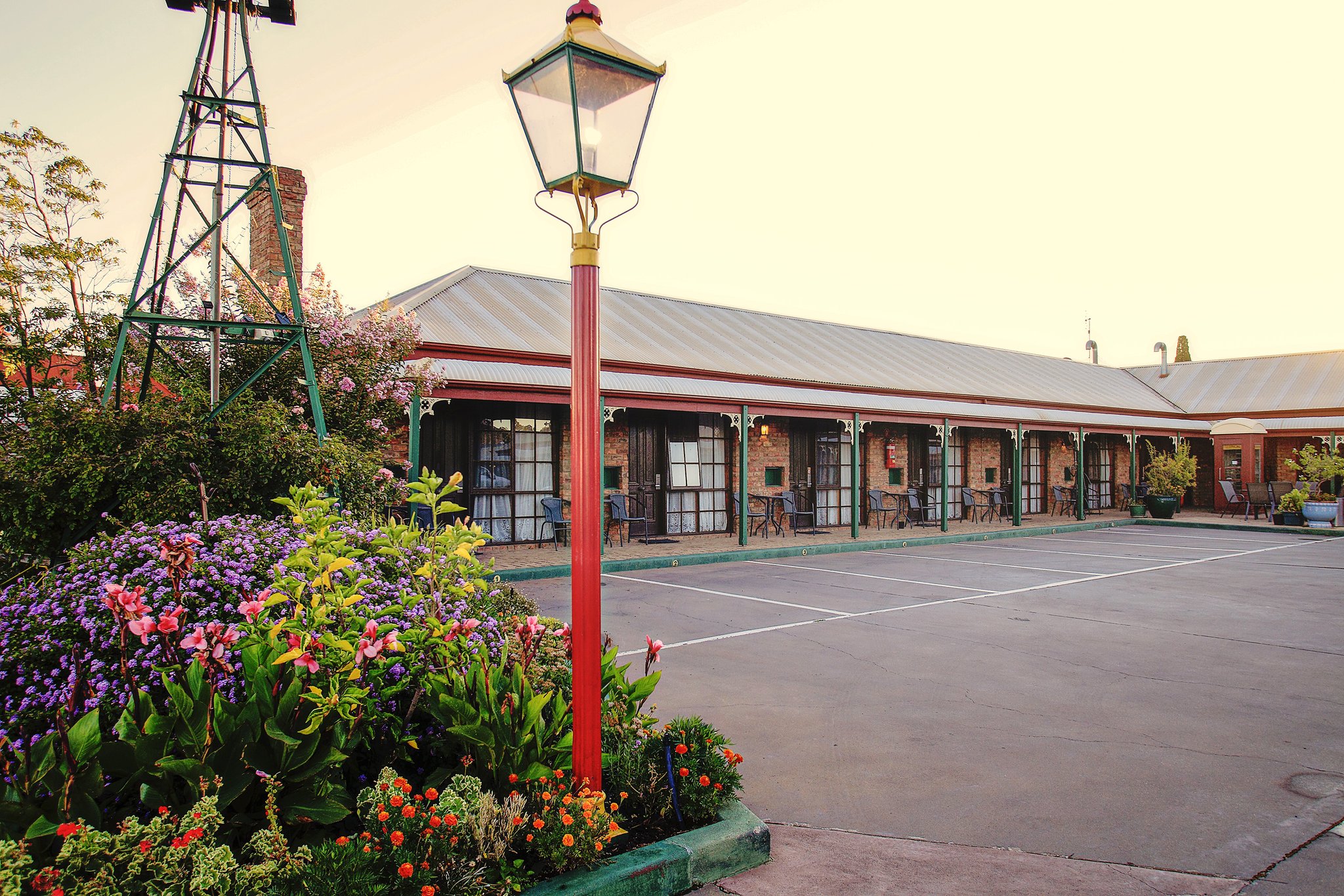 The Settlement Historic Hotel