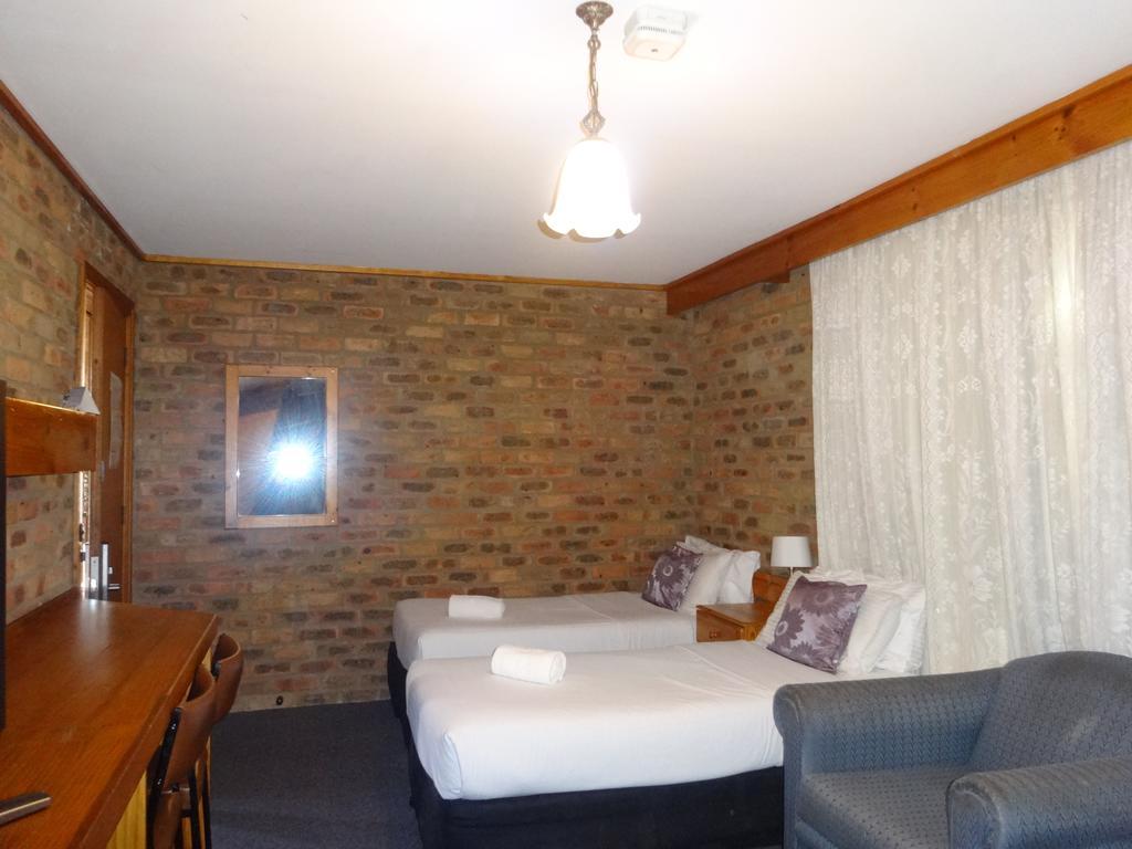 The Settlement Historic Hotel