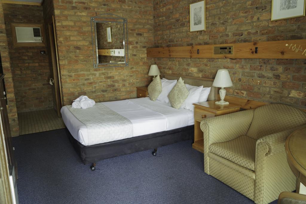 The Settlement Historic Hotel