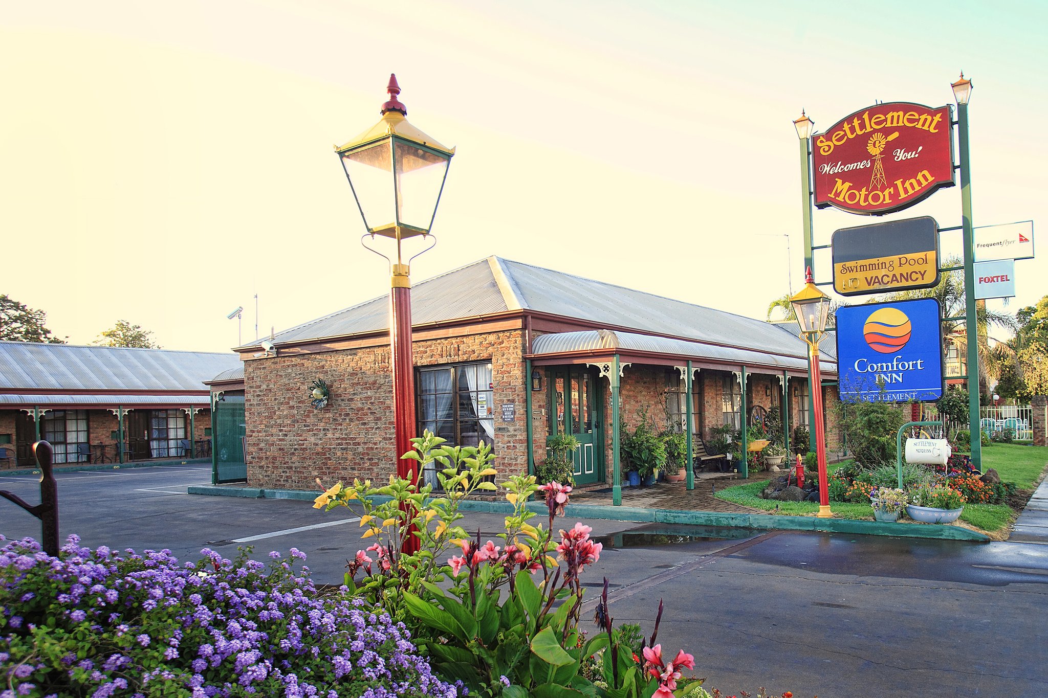 The Settlement Historic Hotel