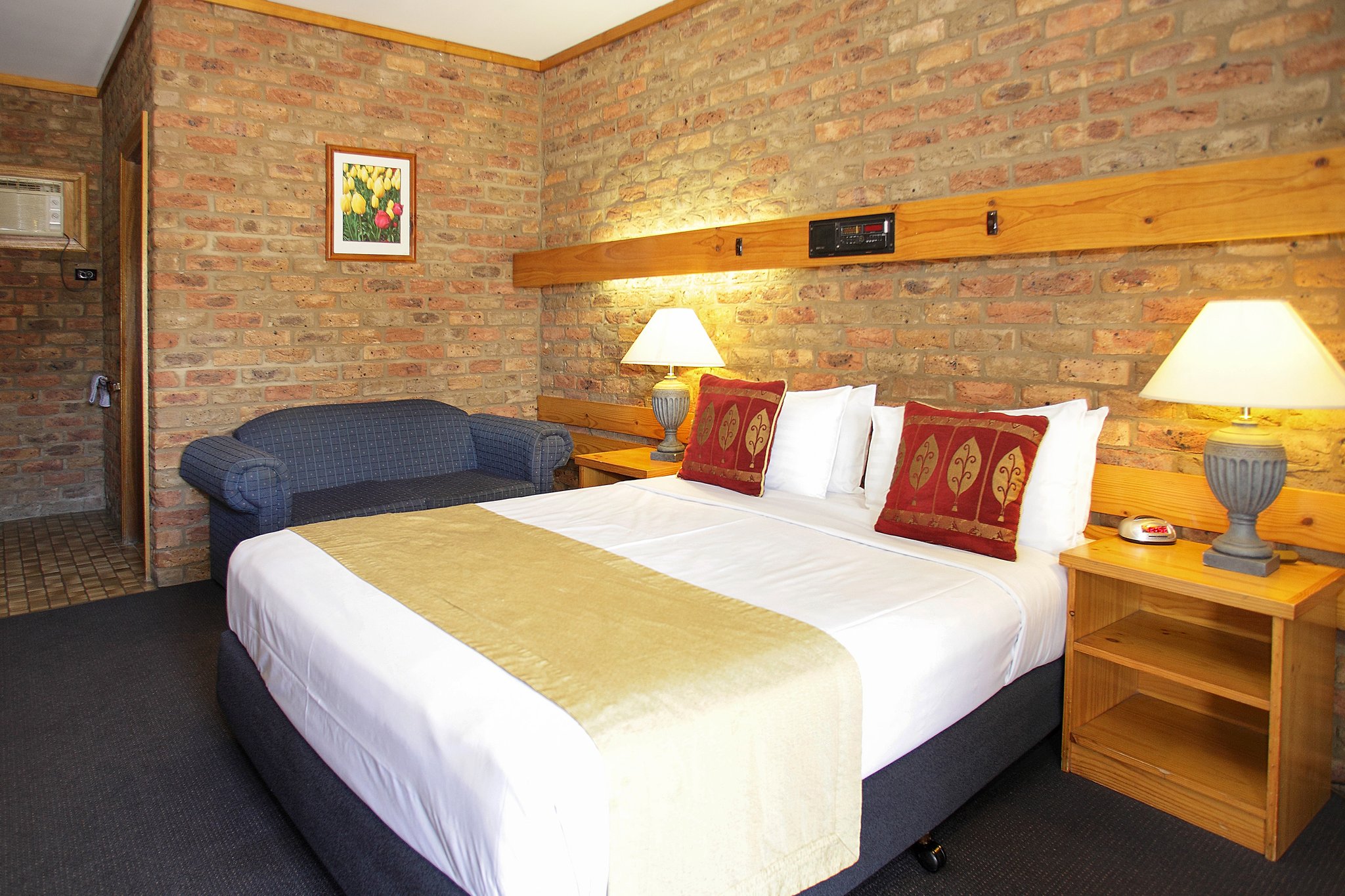 The Settlement Historic Hotel