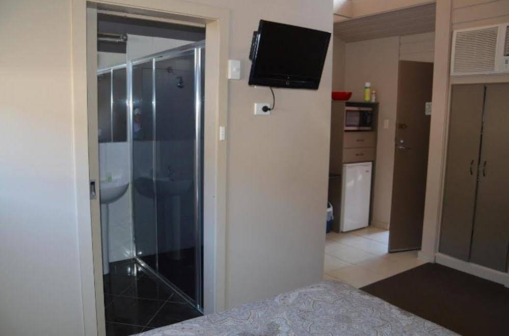 Victoria Hotel Motel