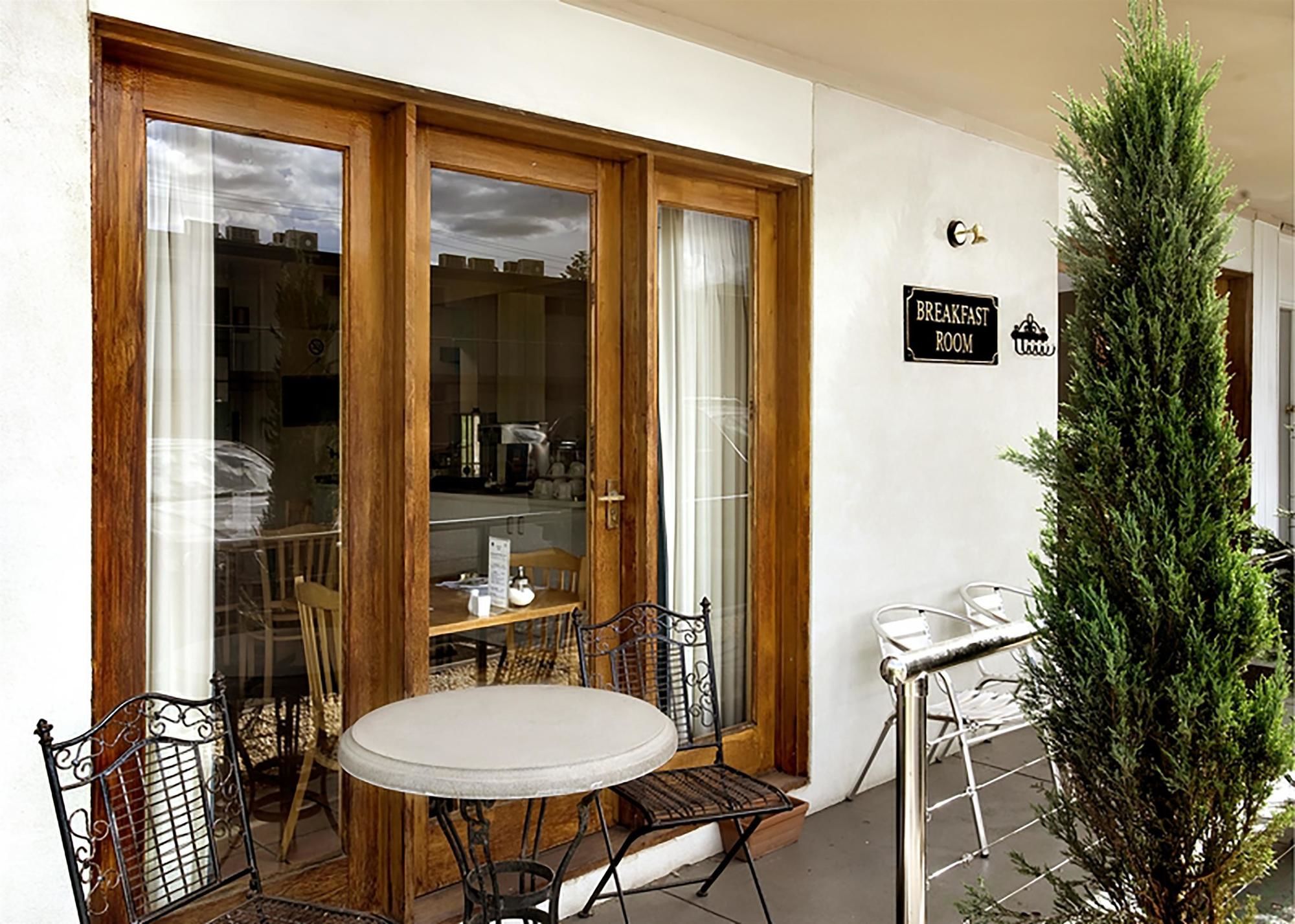 Admiralty Inn