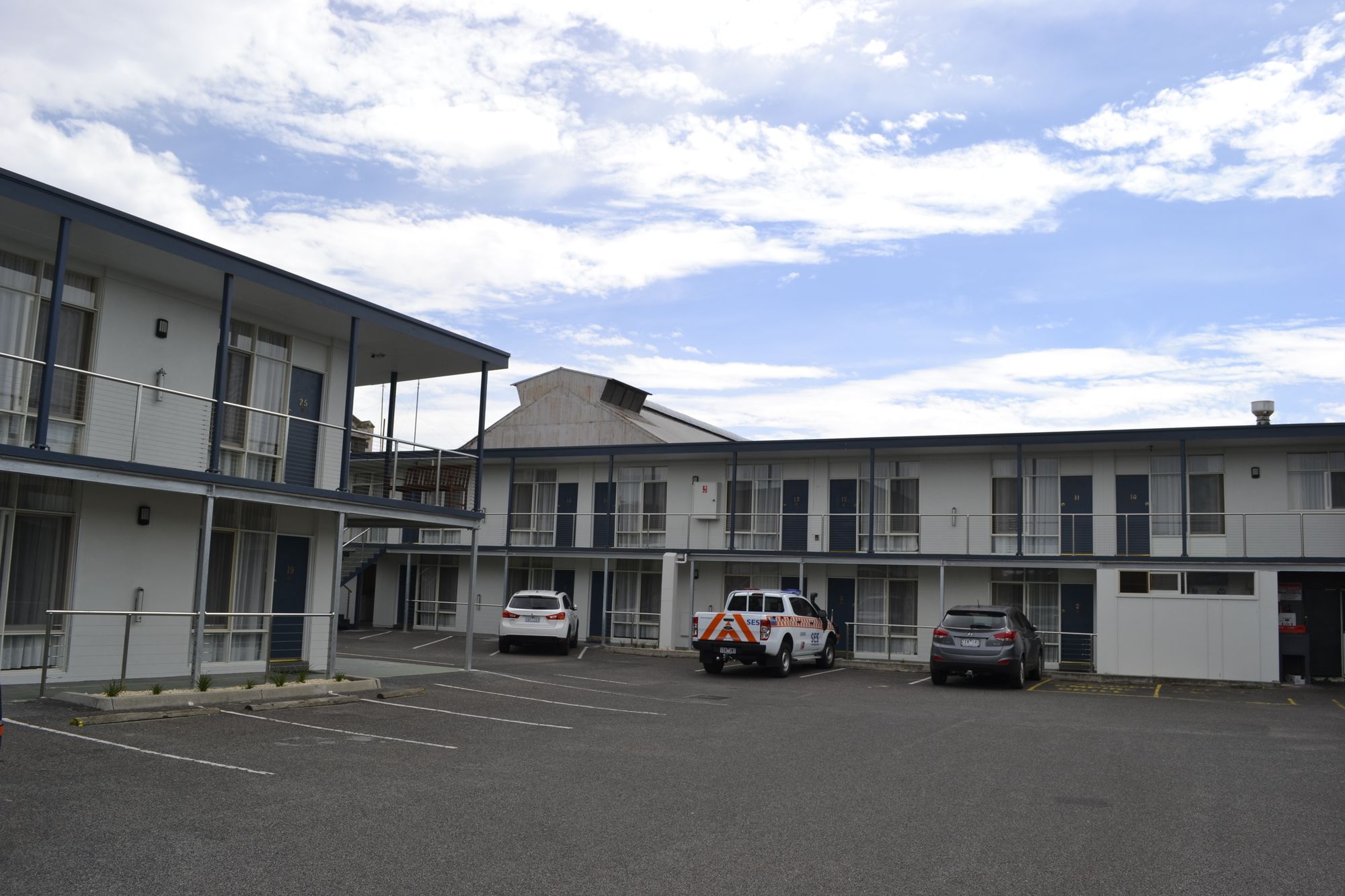 Admiralty Inn