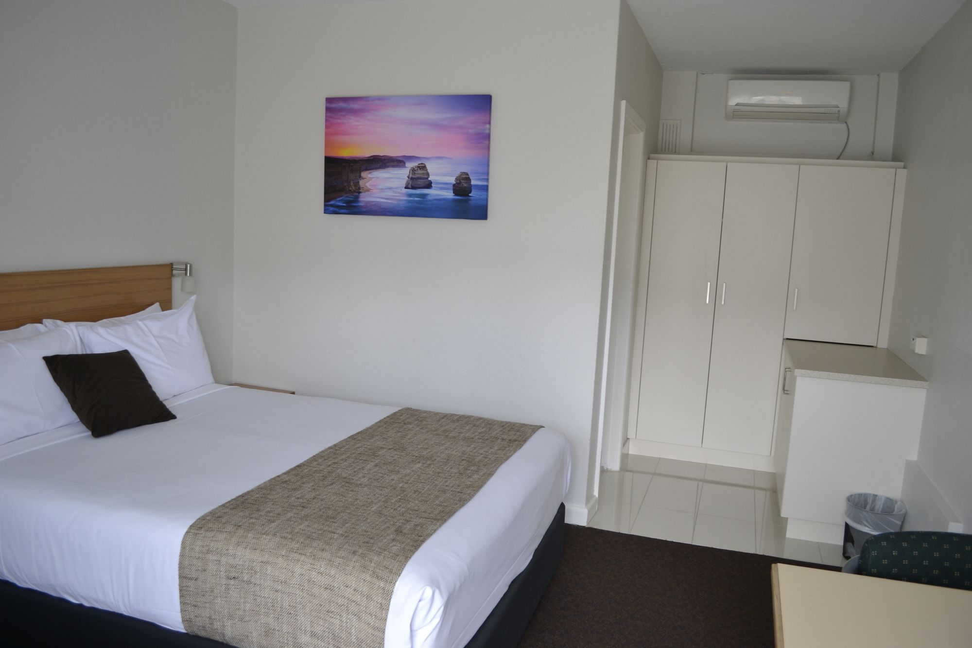 Admiralty Inn