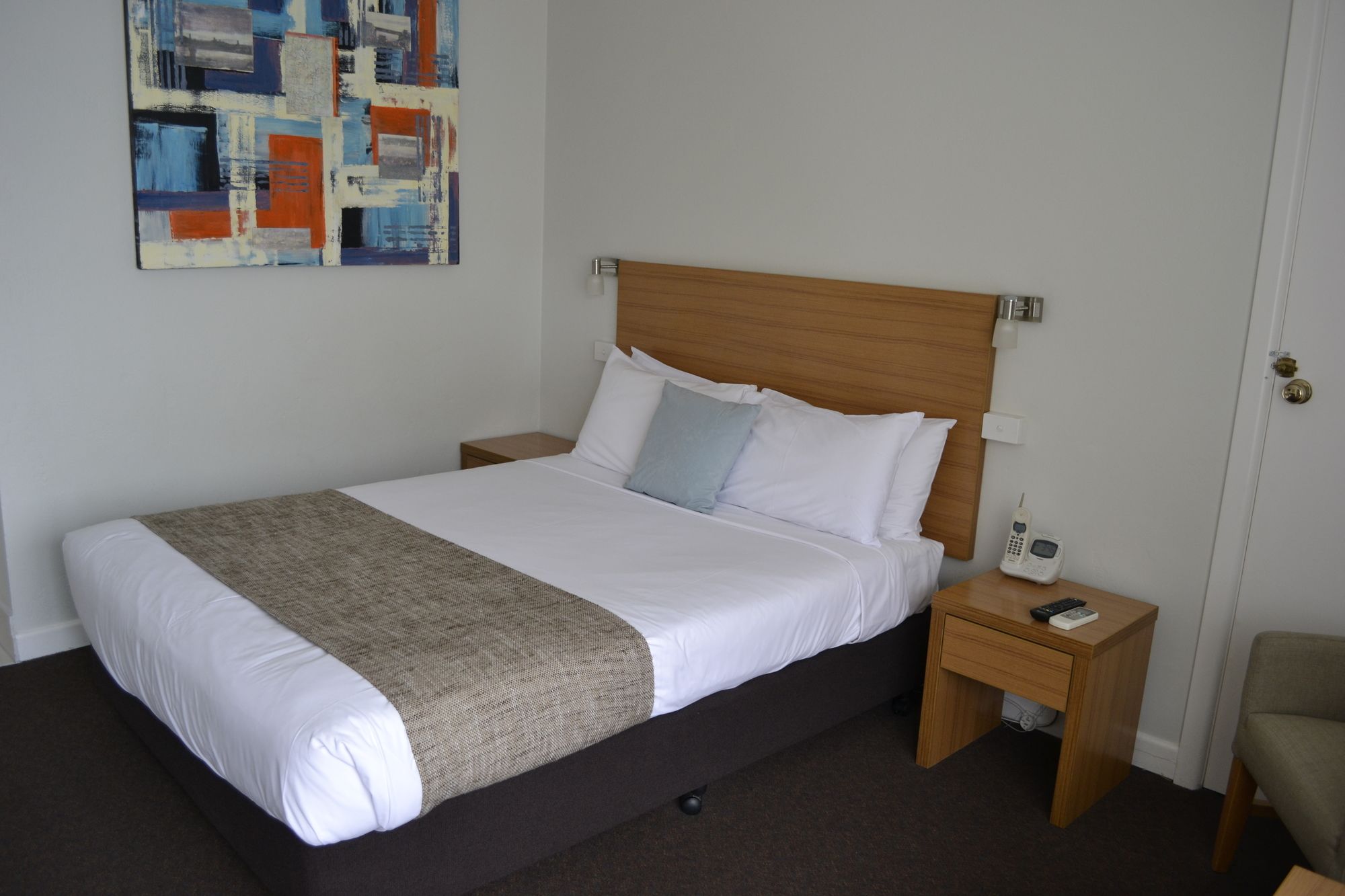 Admiralty Inn