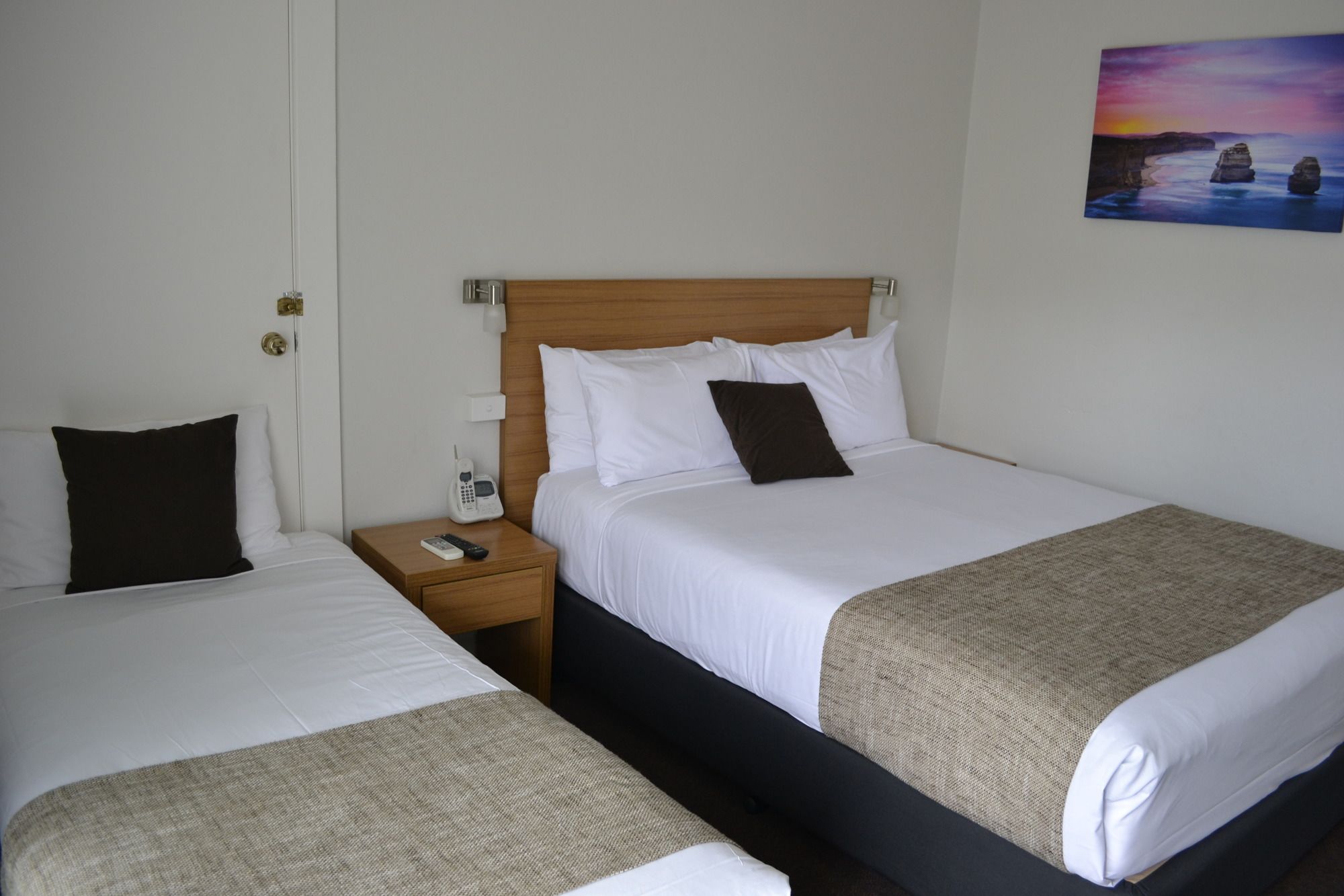 Admiralty Inn