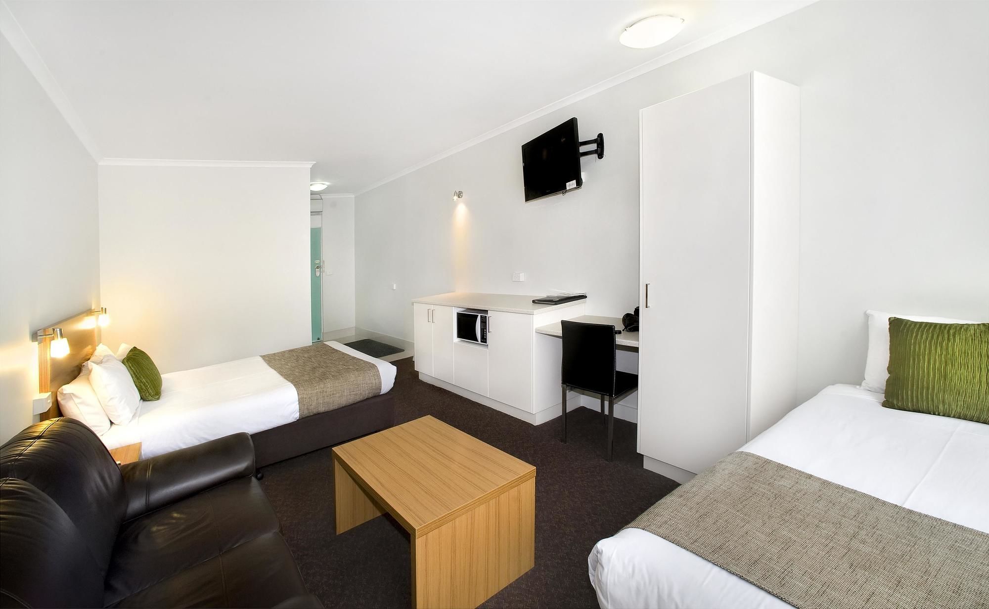 Admiralty Inn