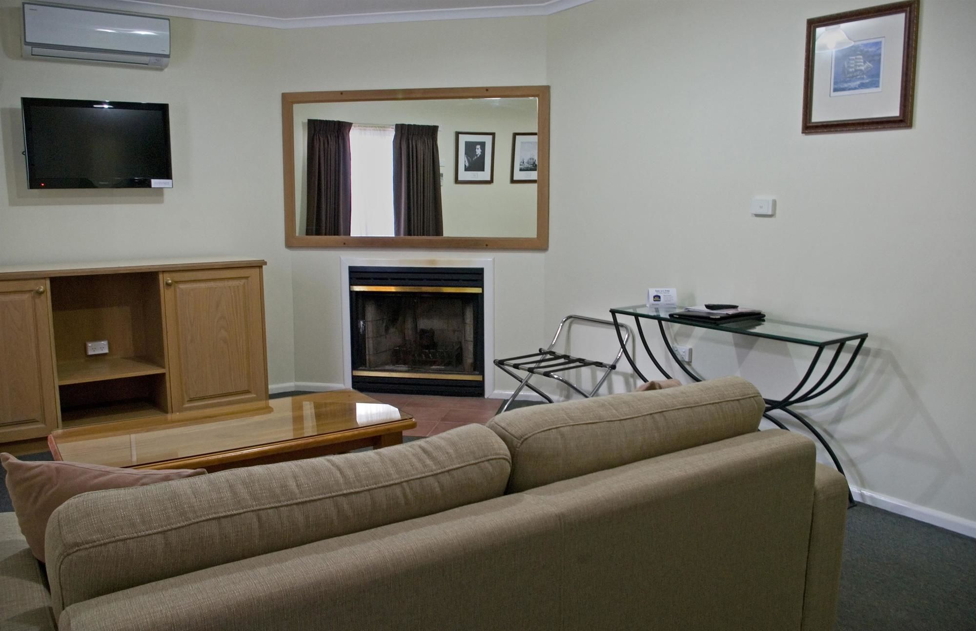 Admiralty Inn