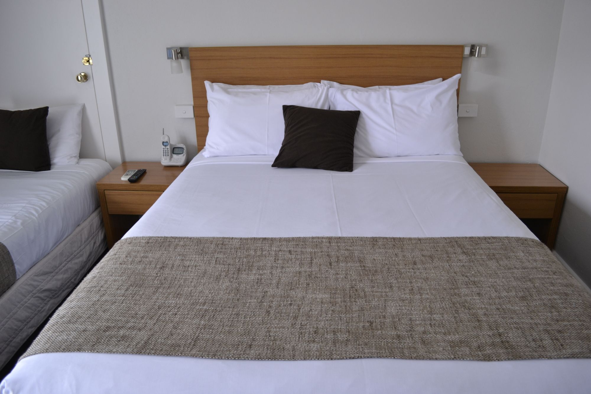 Admiralty Inn
