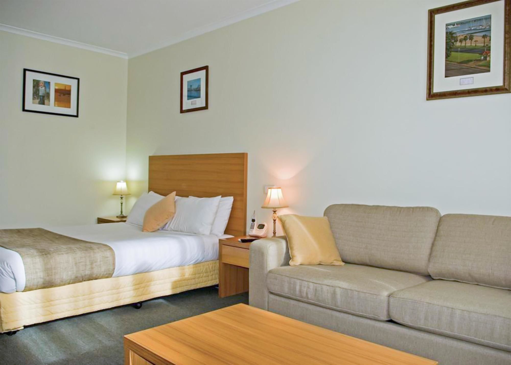 Admiralty Inn
