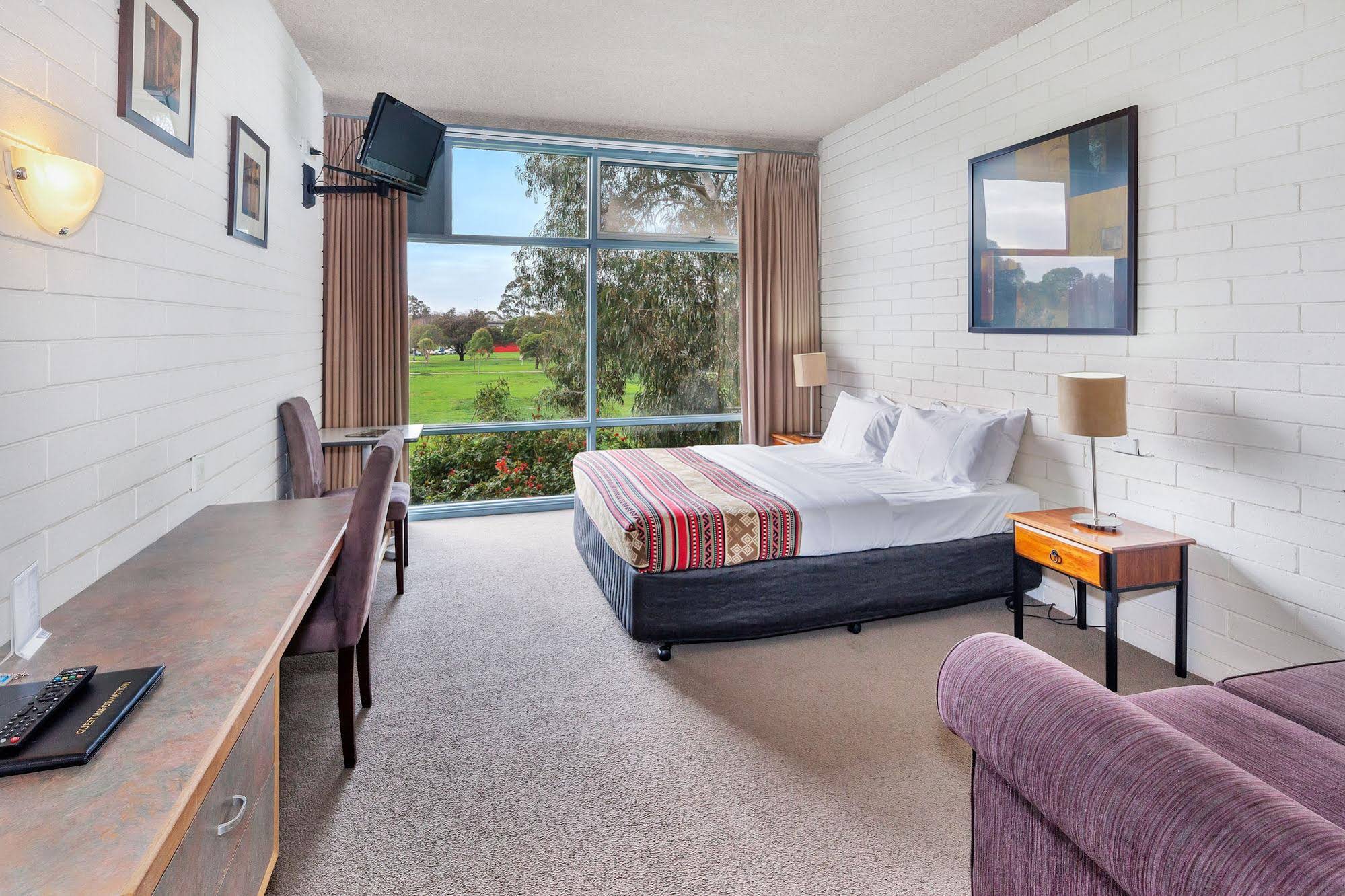 Parkside Motel
