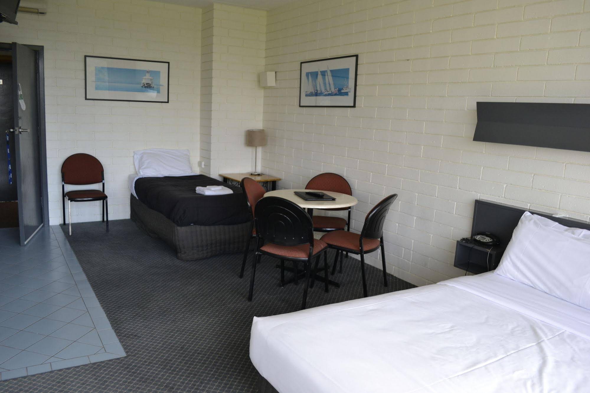 Parkside Motel