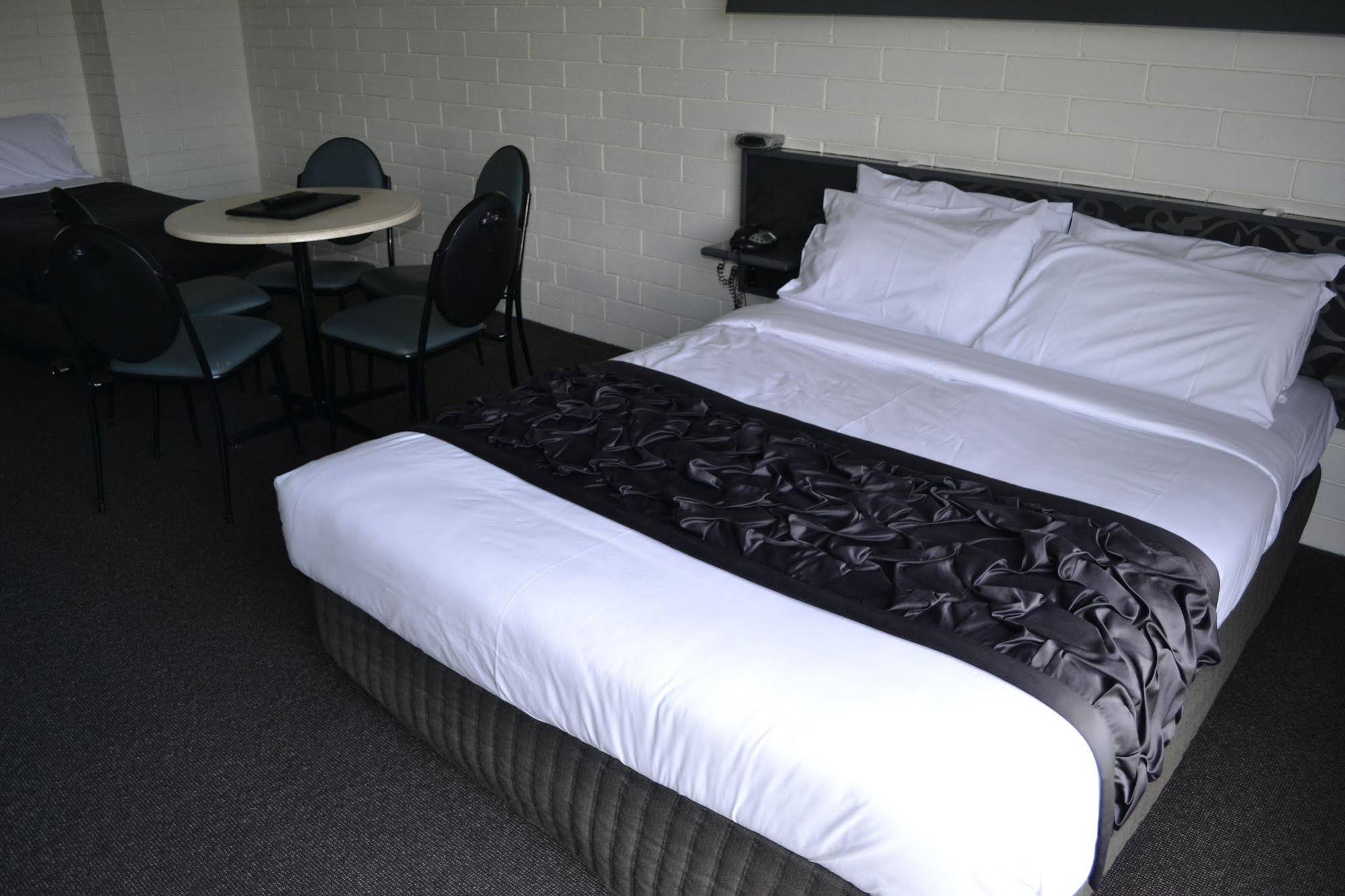 Parkside Motel
