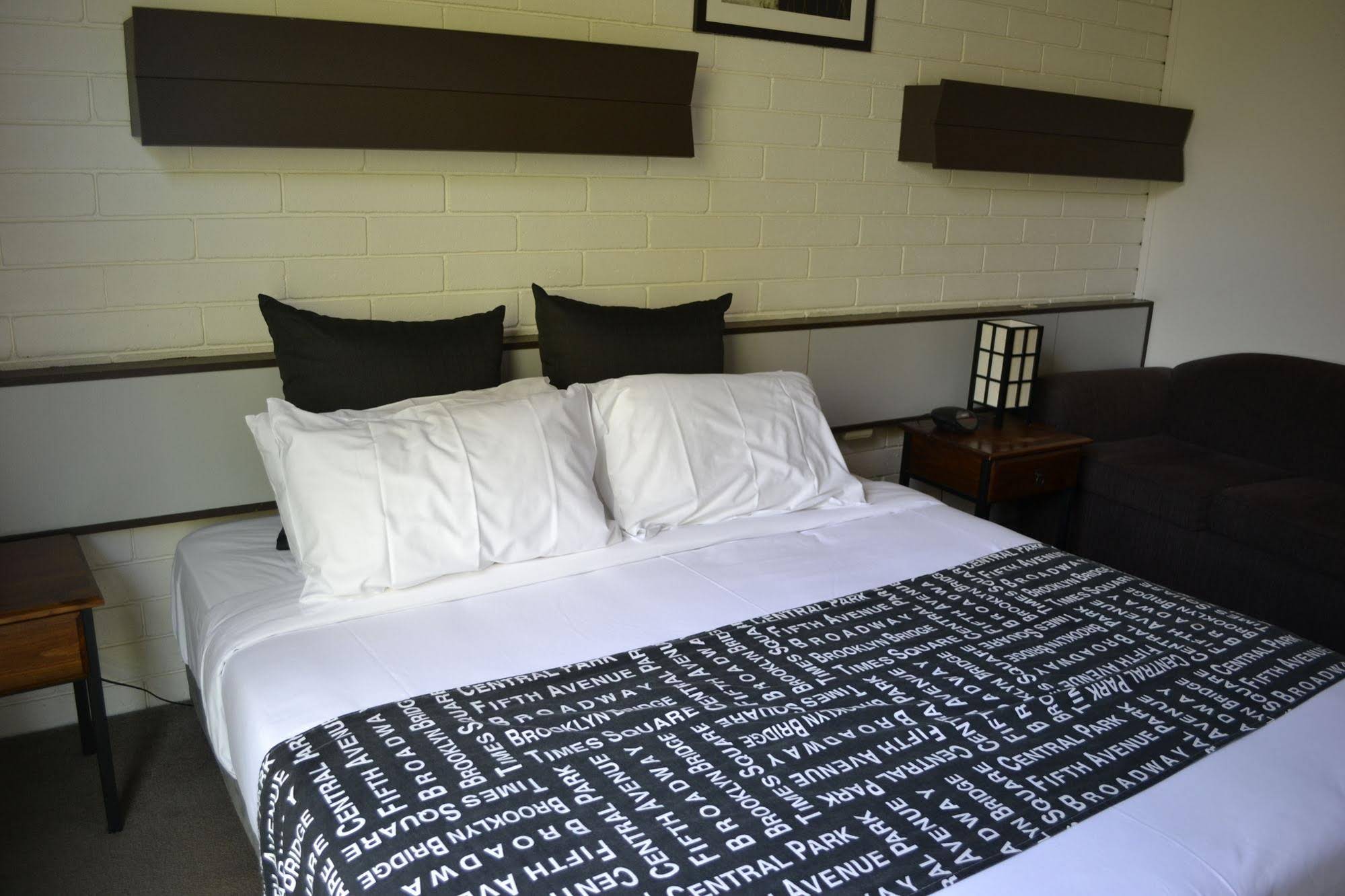 Parkside Motel